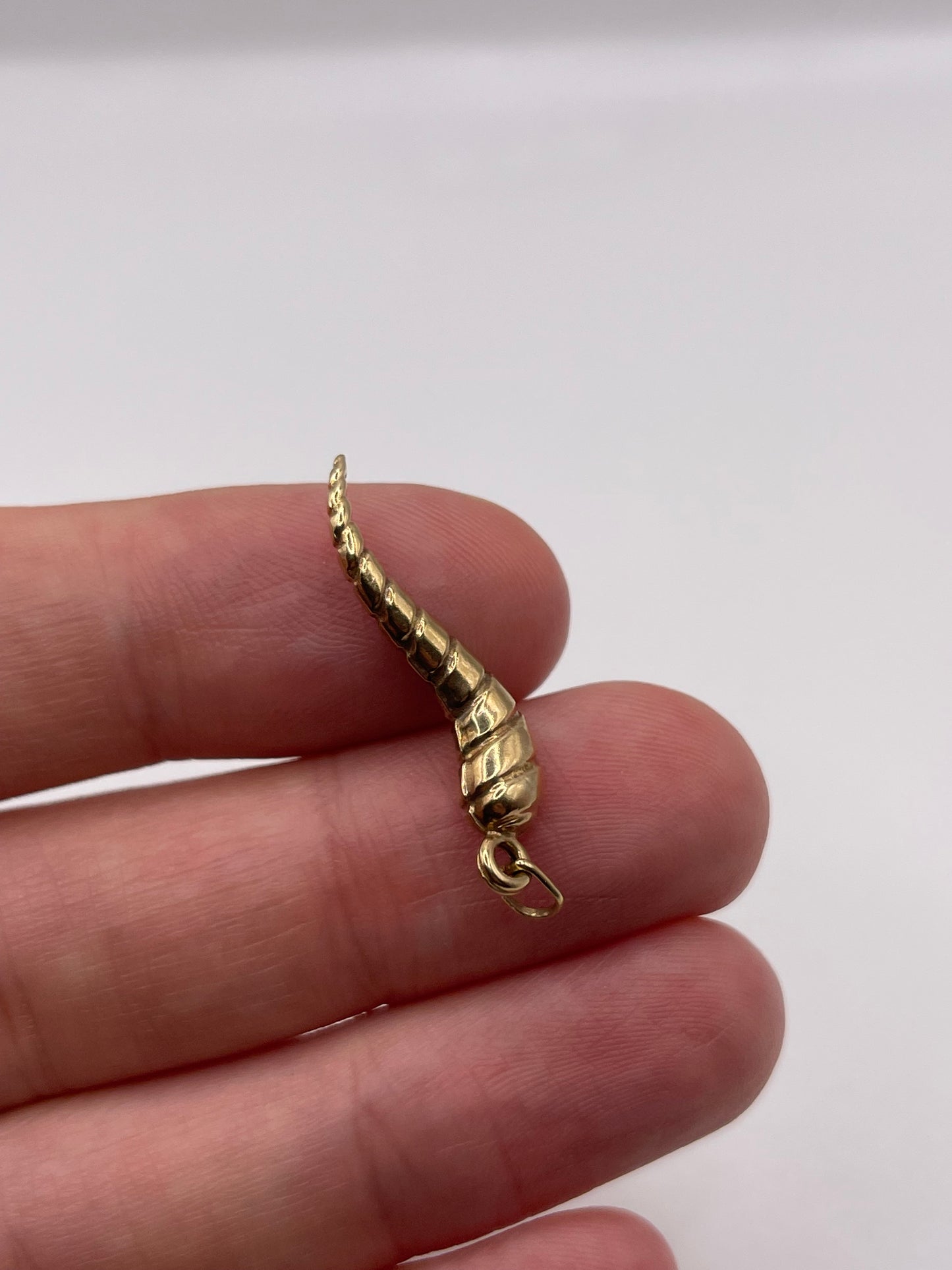 9ct gold horn of plenty pendant