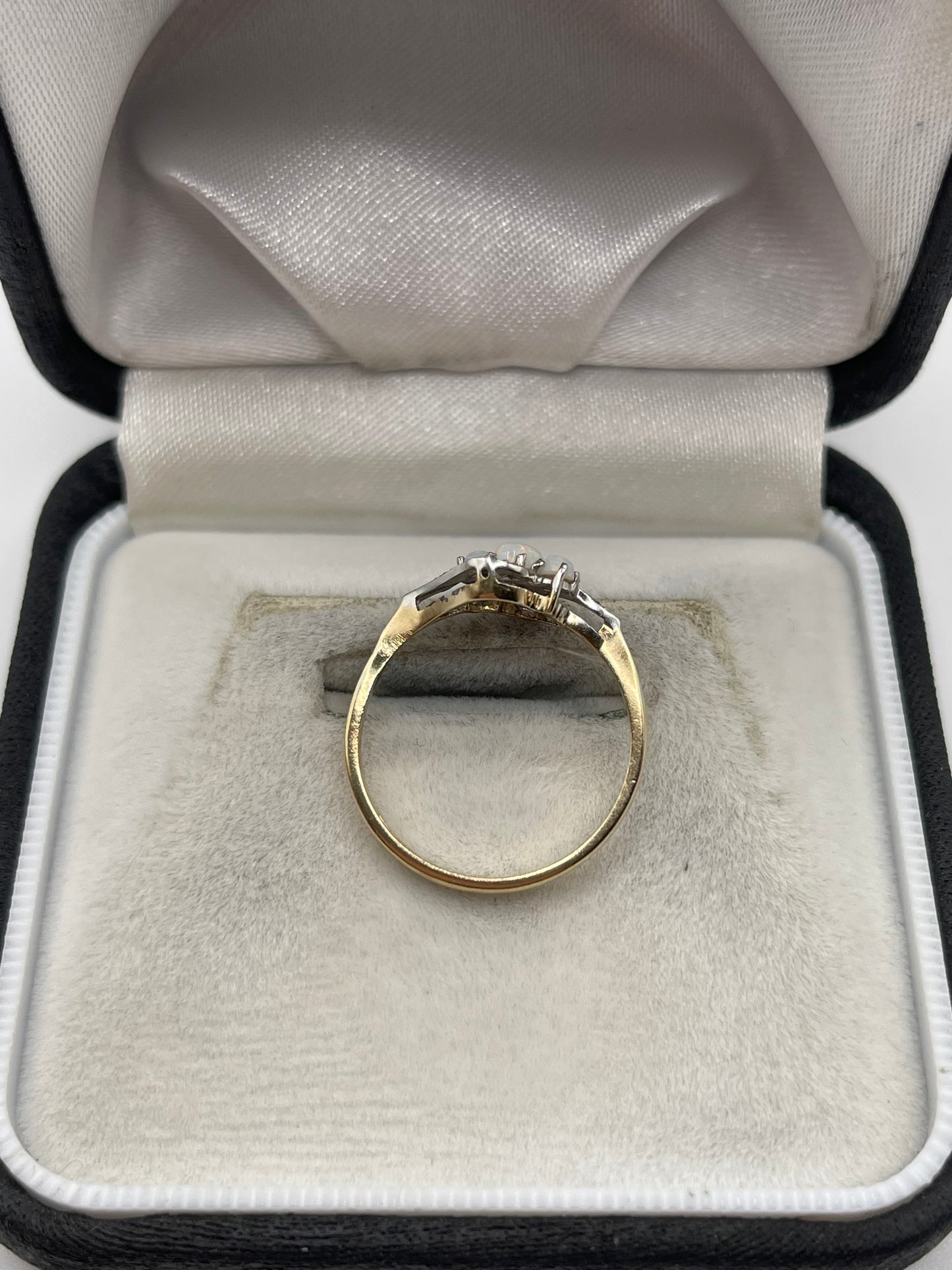 9ct gold opal and diamond ring