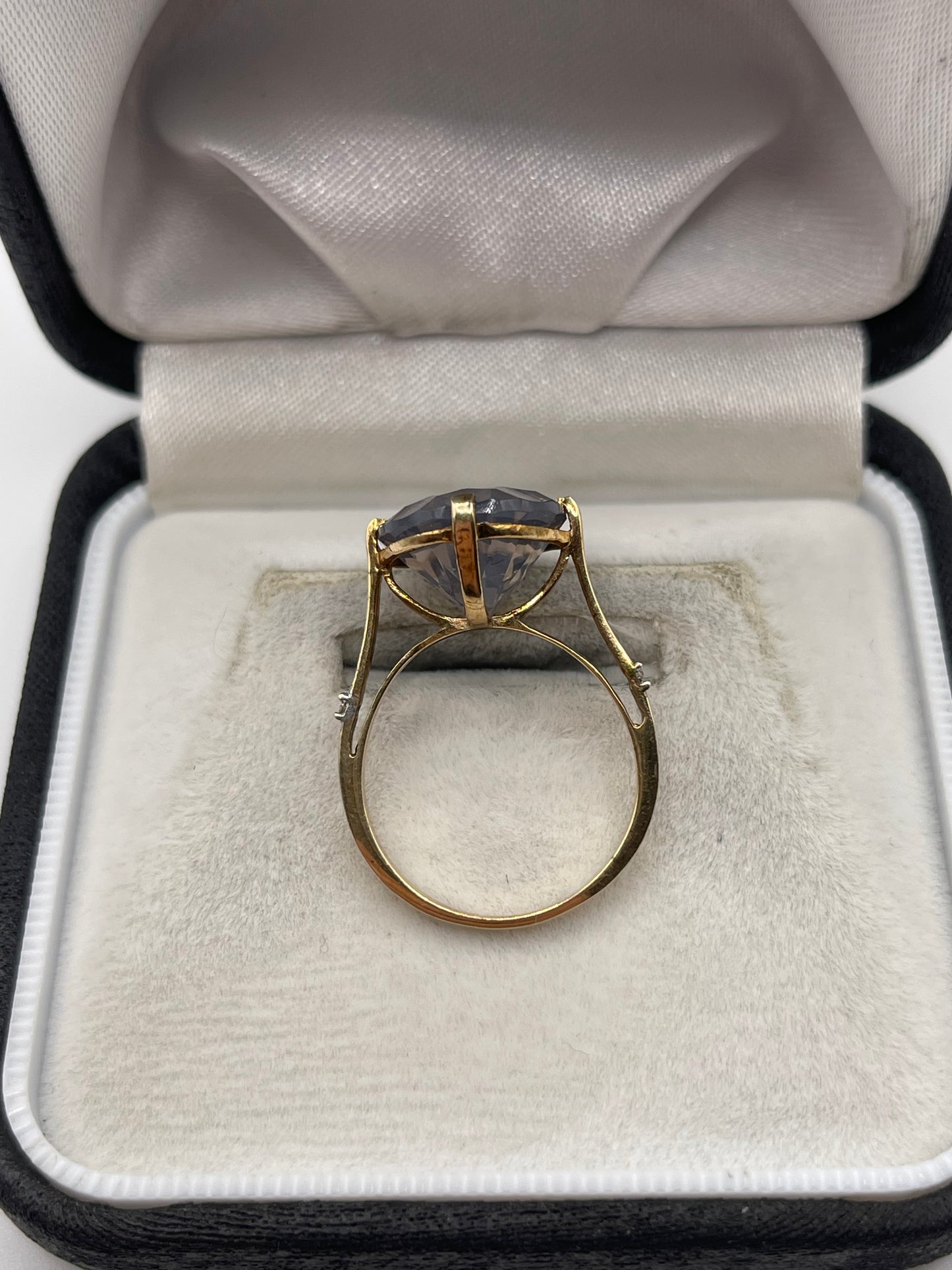 9ct gold quartz and diamond ring