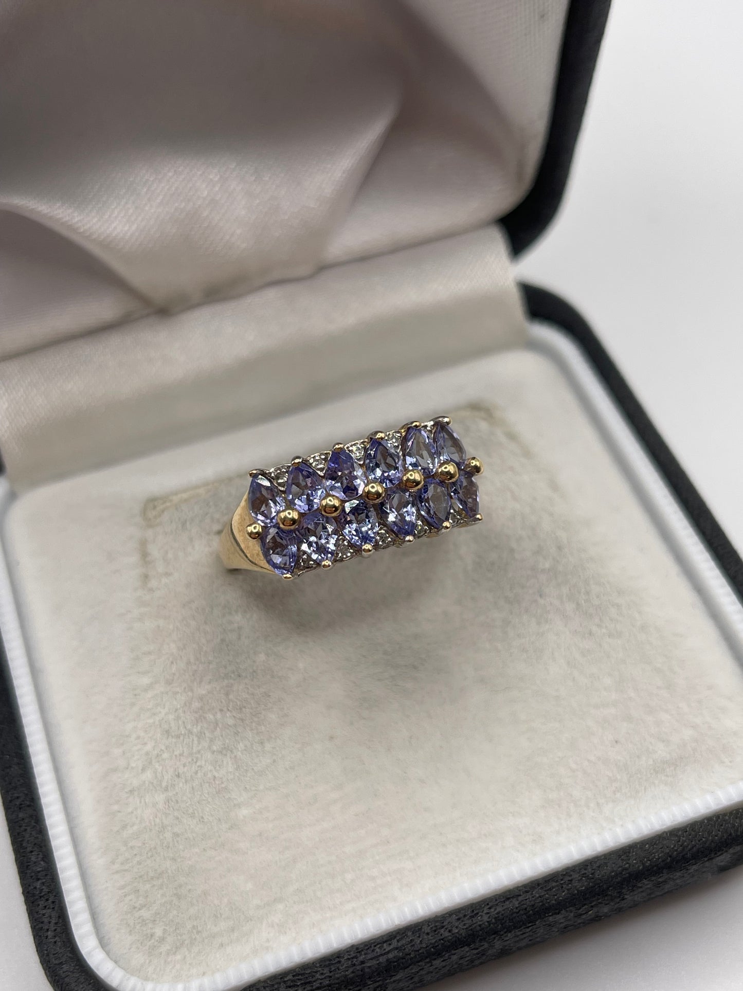 9ct gold tanzanite and diamond ring