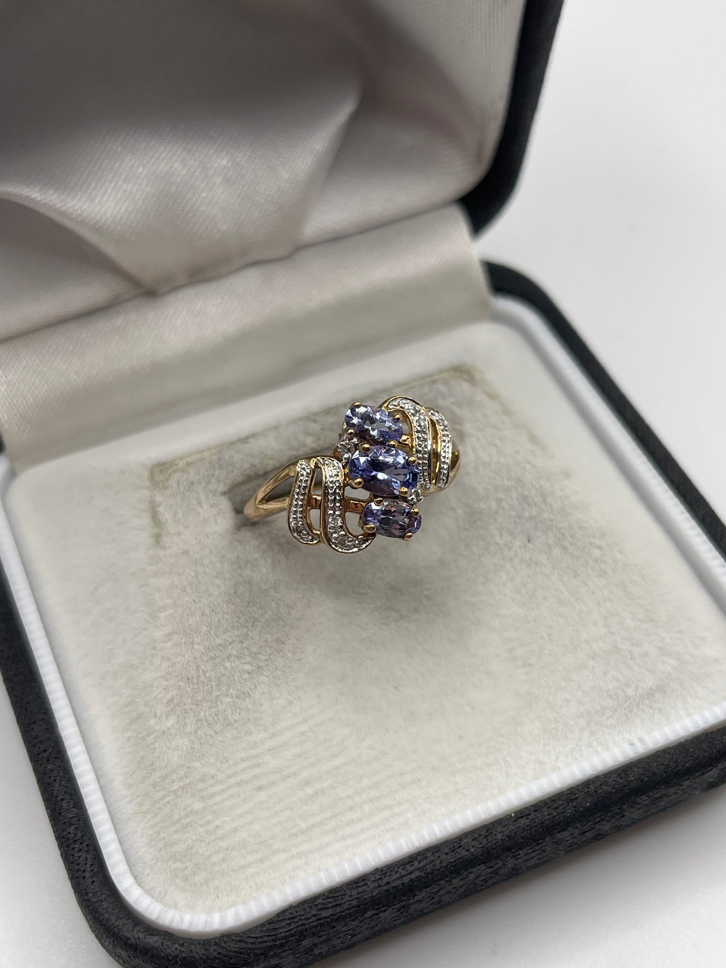 9ct gold tanzanite and diamond ring