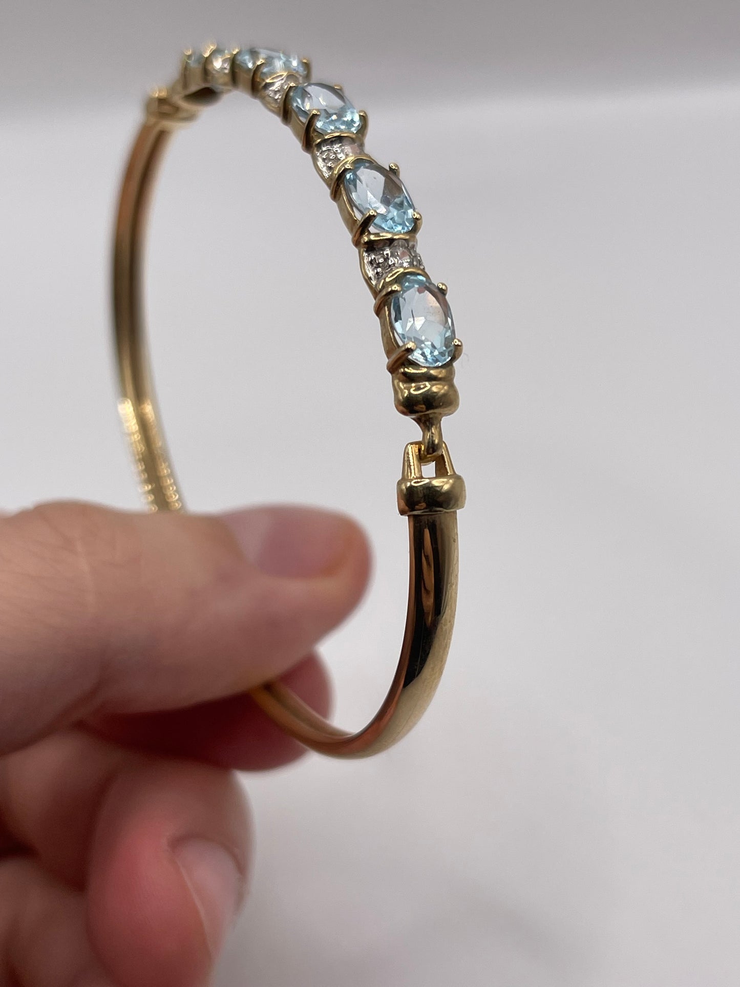 9ct gold topaz bangle