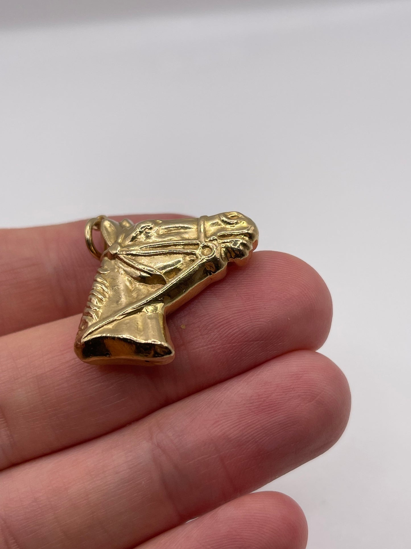 9ct gold horse pendant