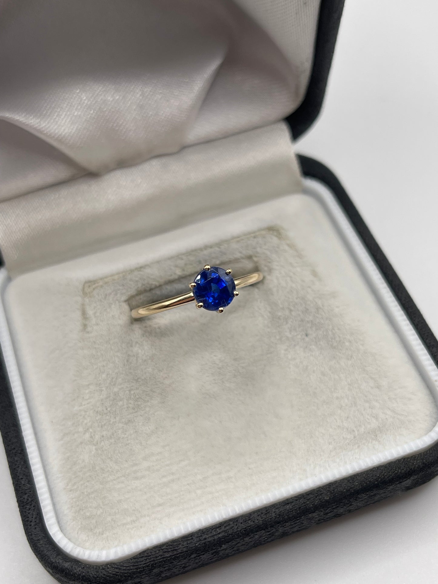 9ct gold kyanite ring