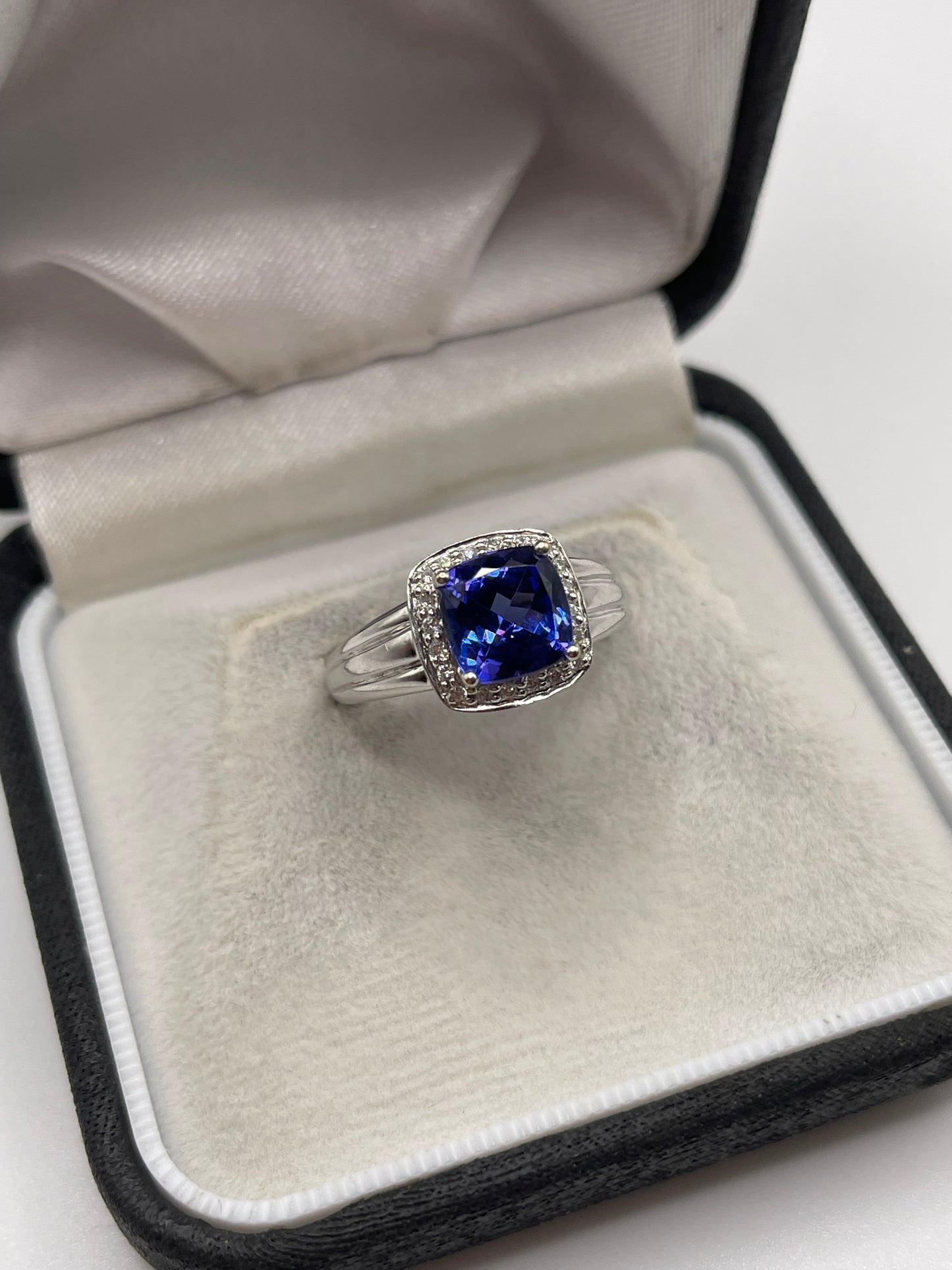 18ct white gold tanzanite and diamond ring