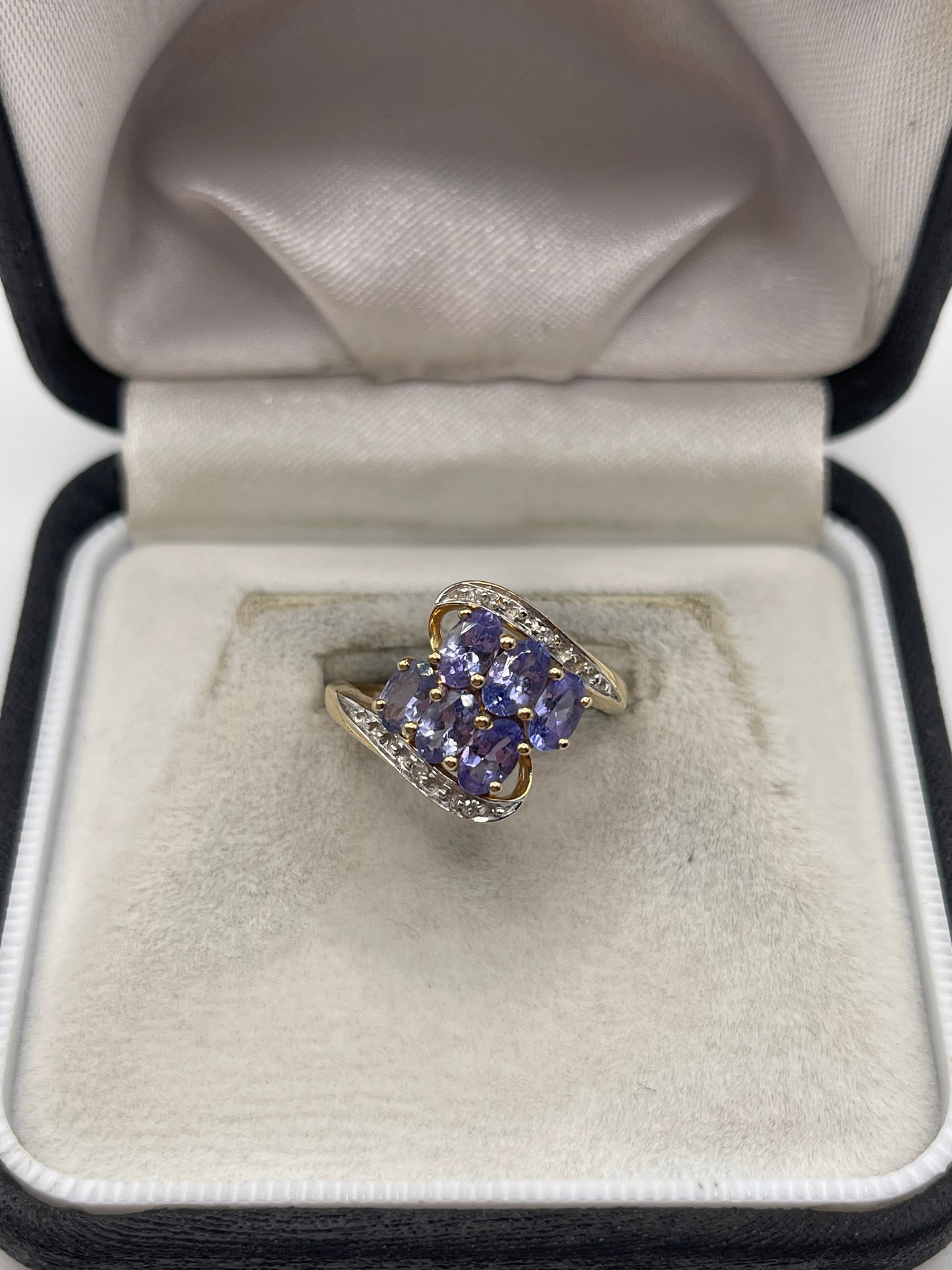 9ct gold tanzanite and diamond ring