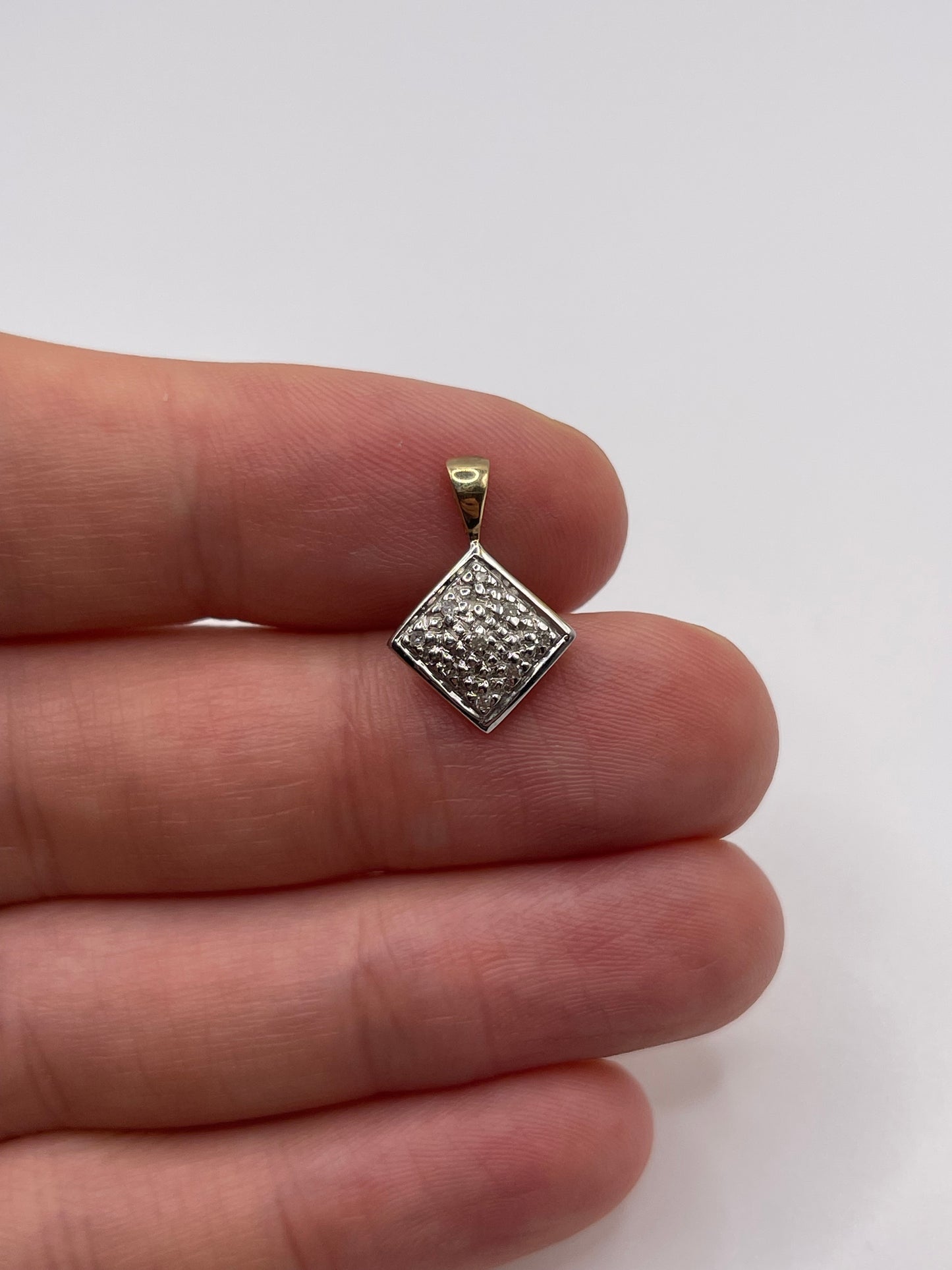 9ct gold diamond cluster pendant