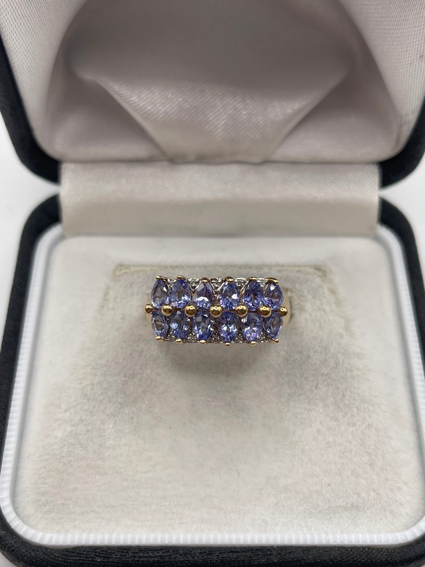 9ct gold tanzanite and diamond ring