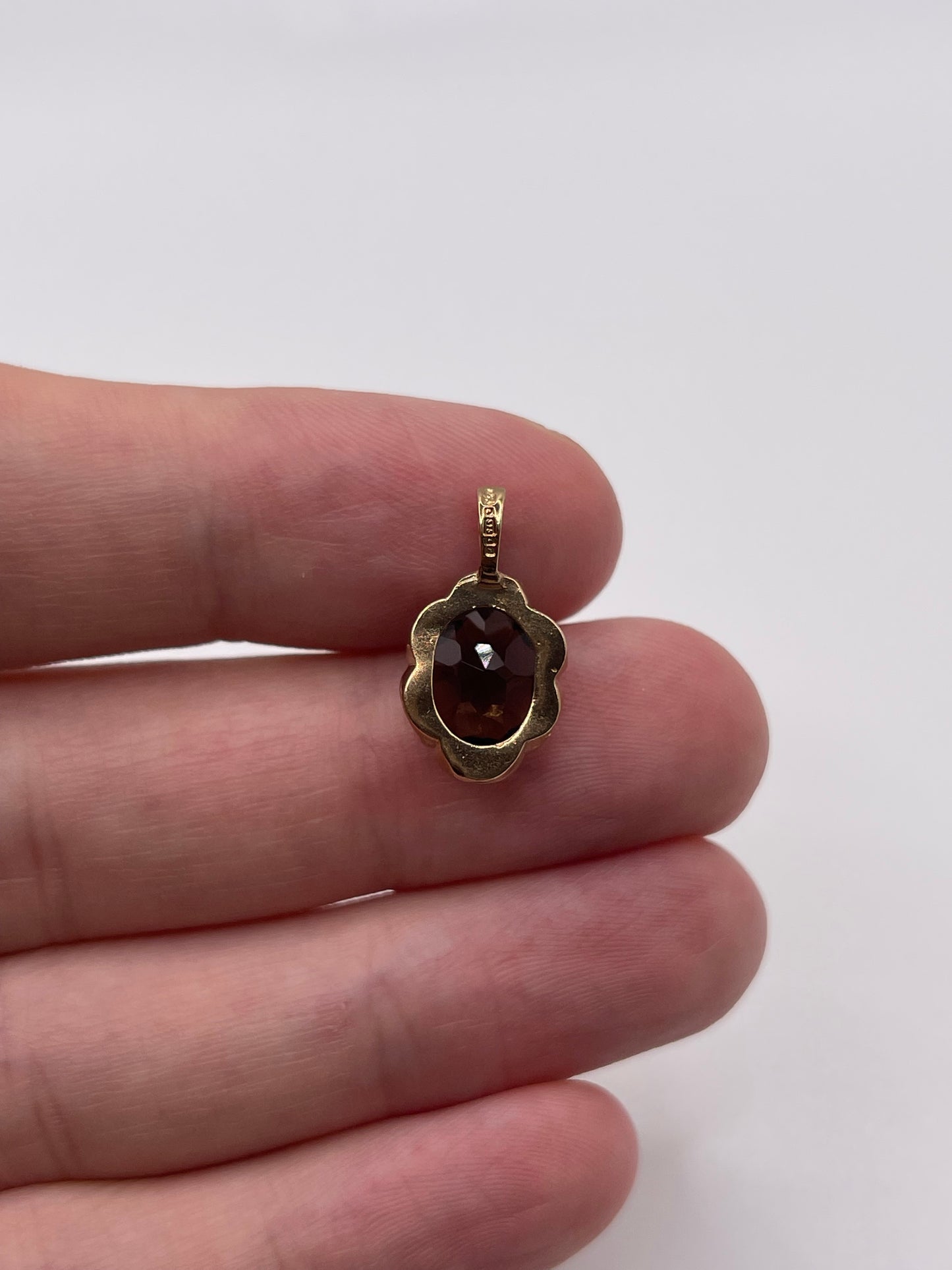 9ct gold Smokey quartz pendant