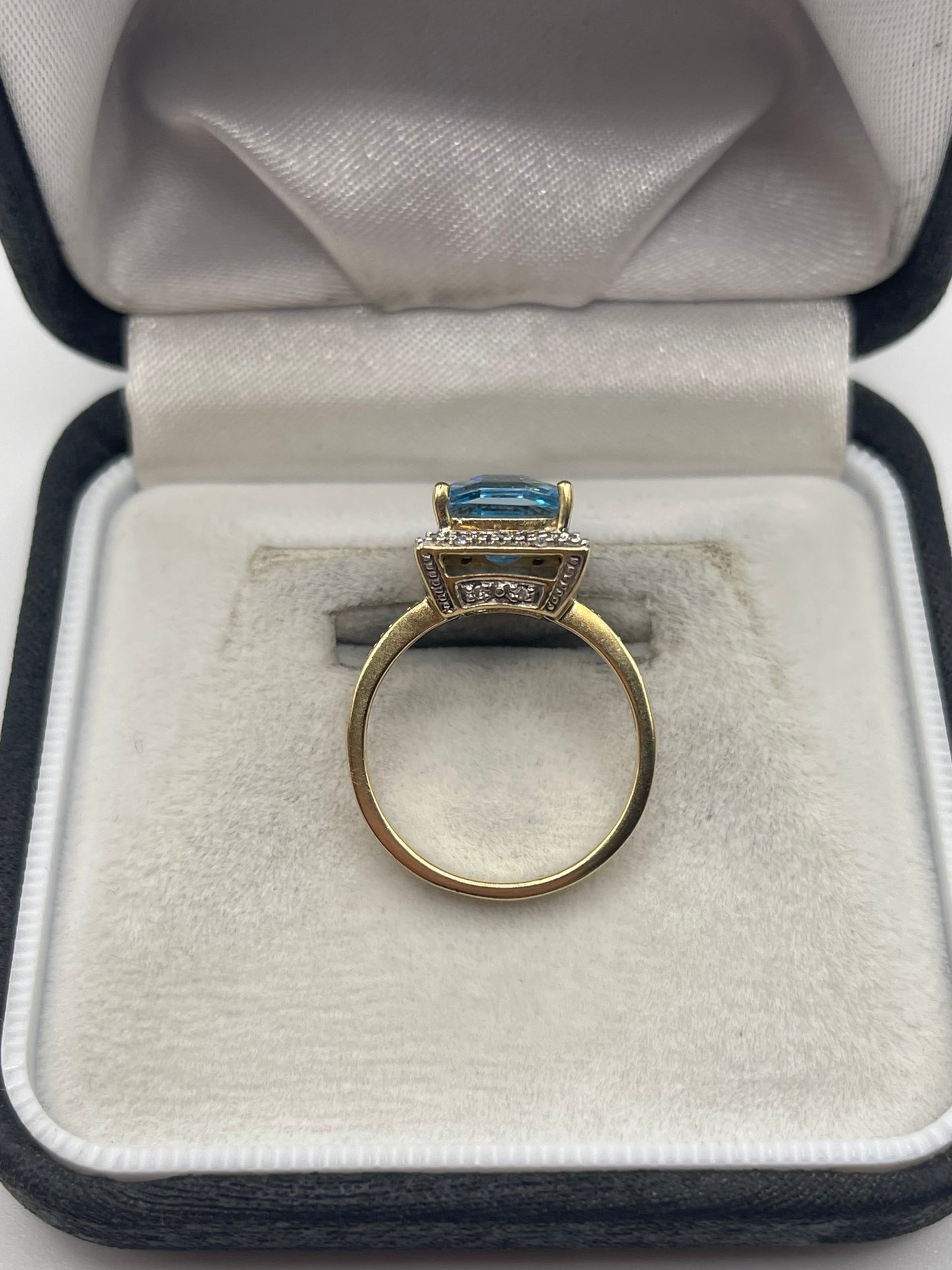 9ct gold topaz and diamond ring