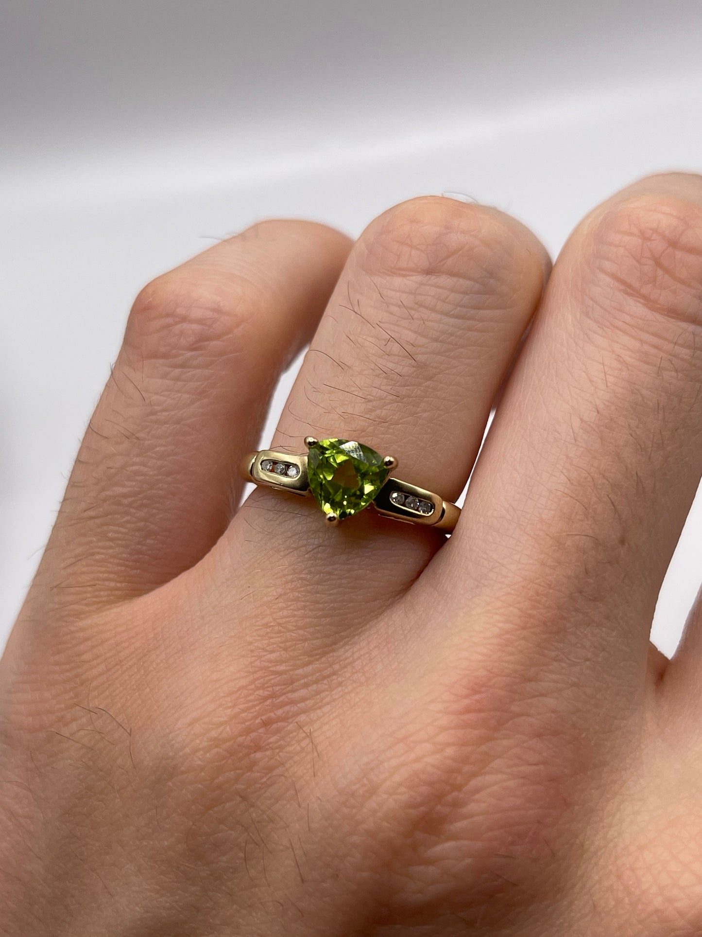 9ct gold peridot and diamond ring