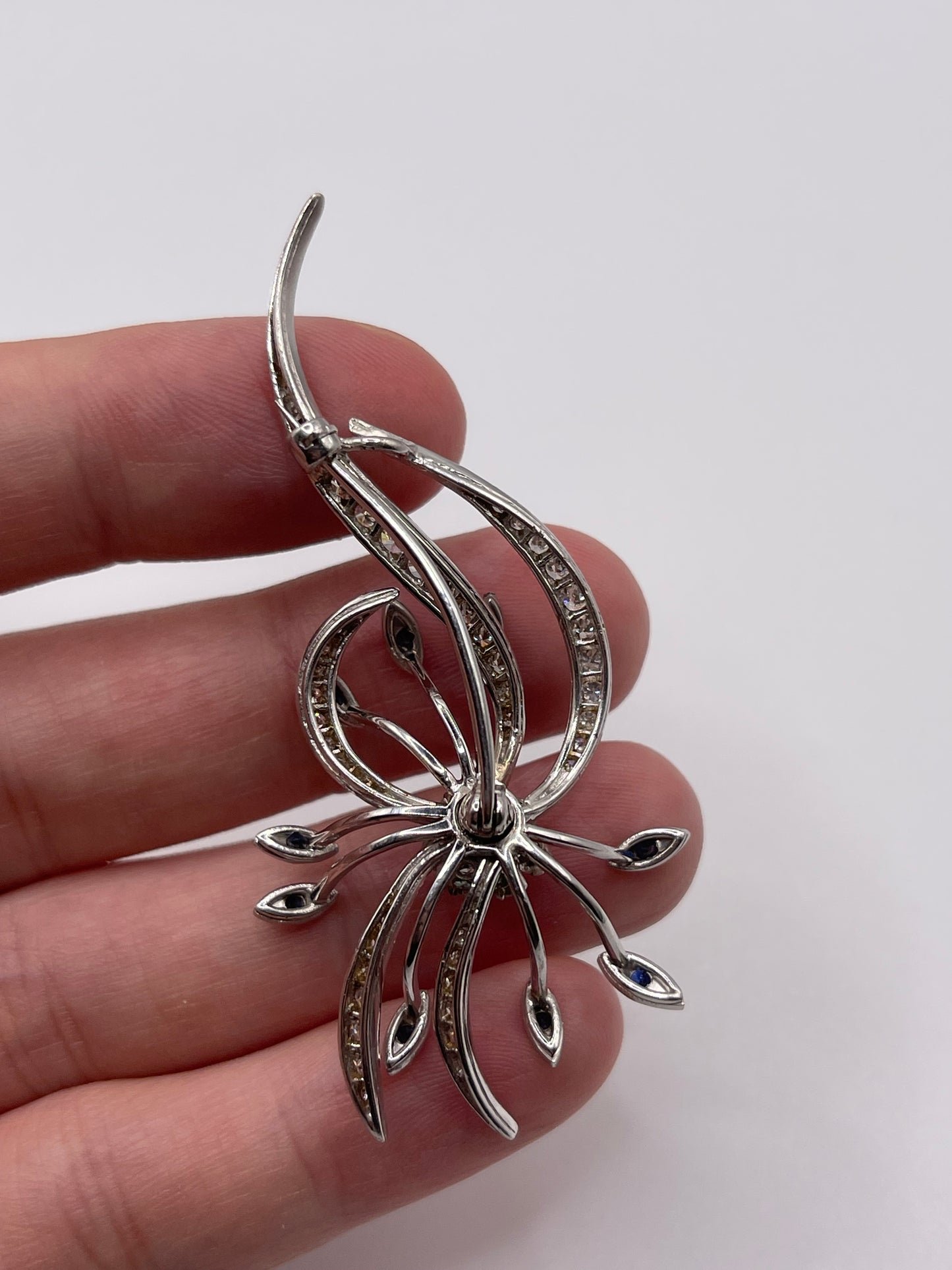 18ct gold sapphire and diamond brooch