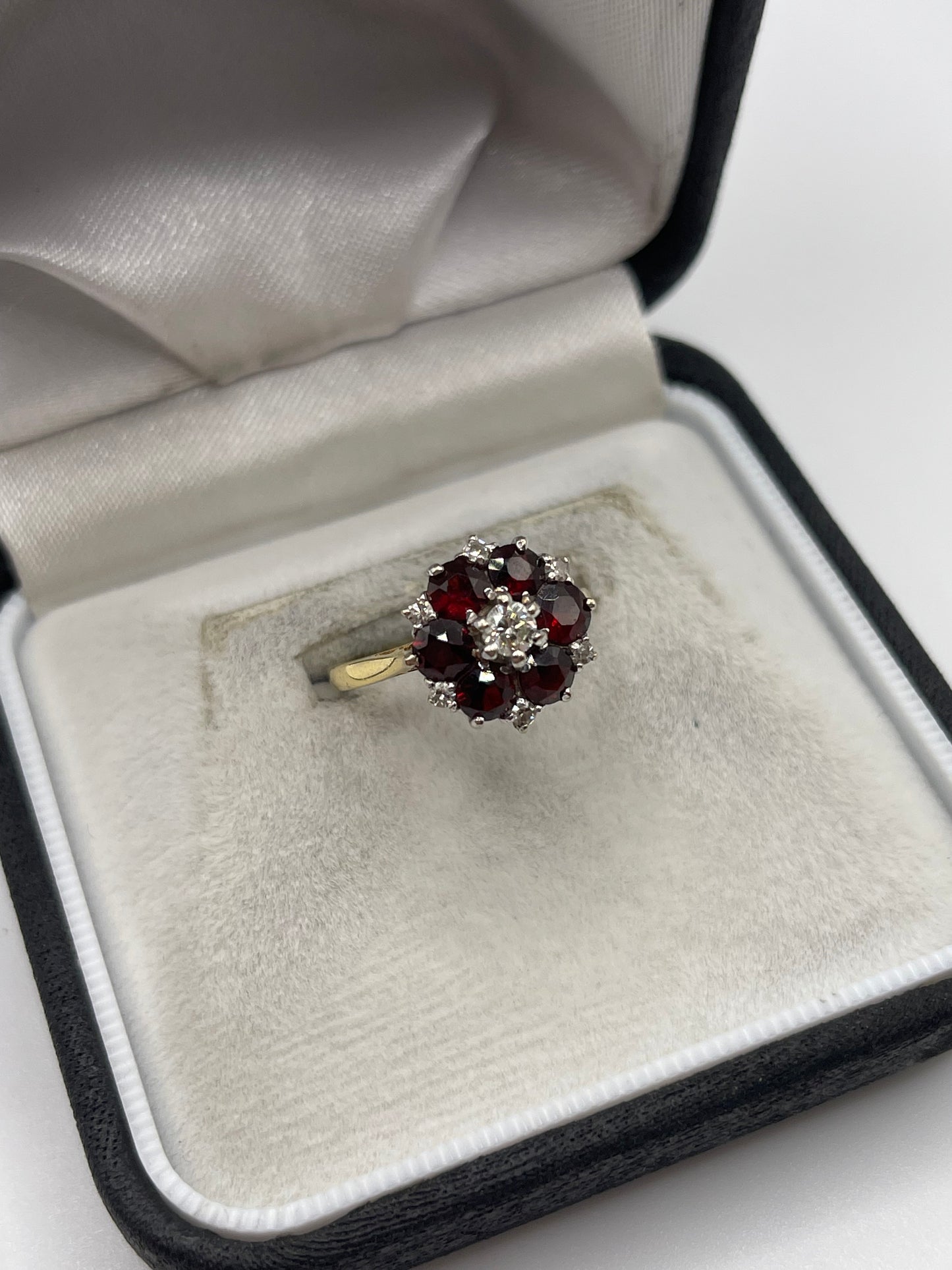 18ct gold garnet and diamond ring