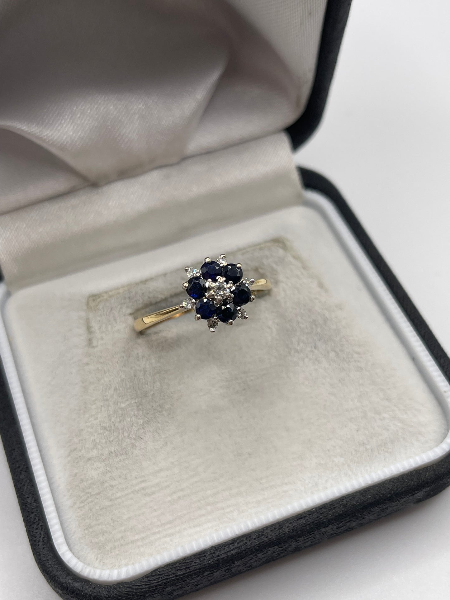 18ct gold sapphire and diamond ring