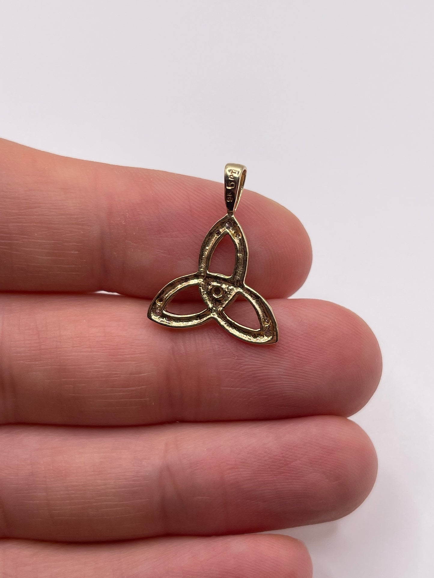 9ct gold emerald and diamond pendant