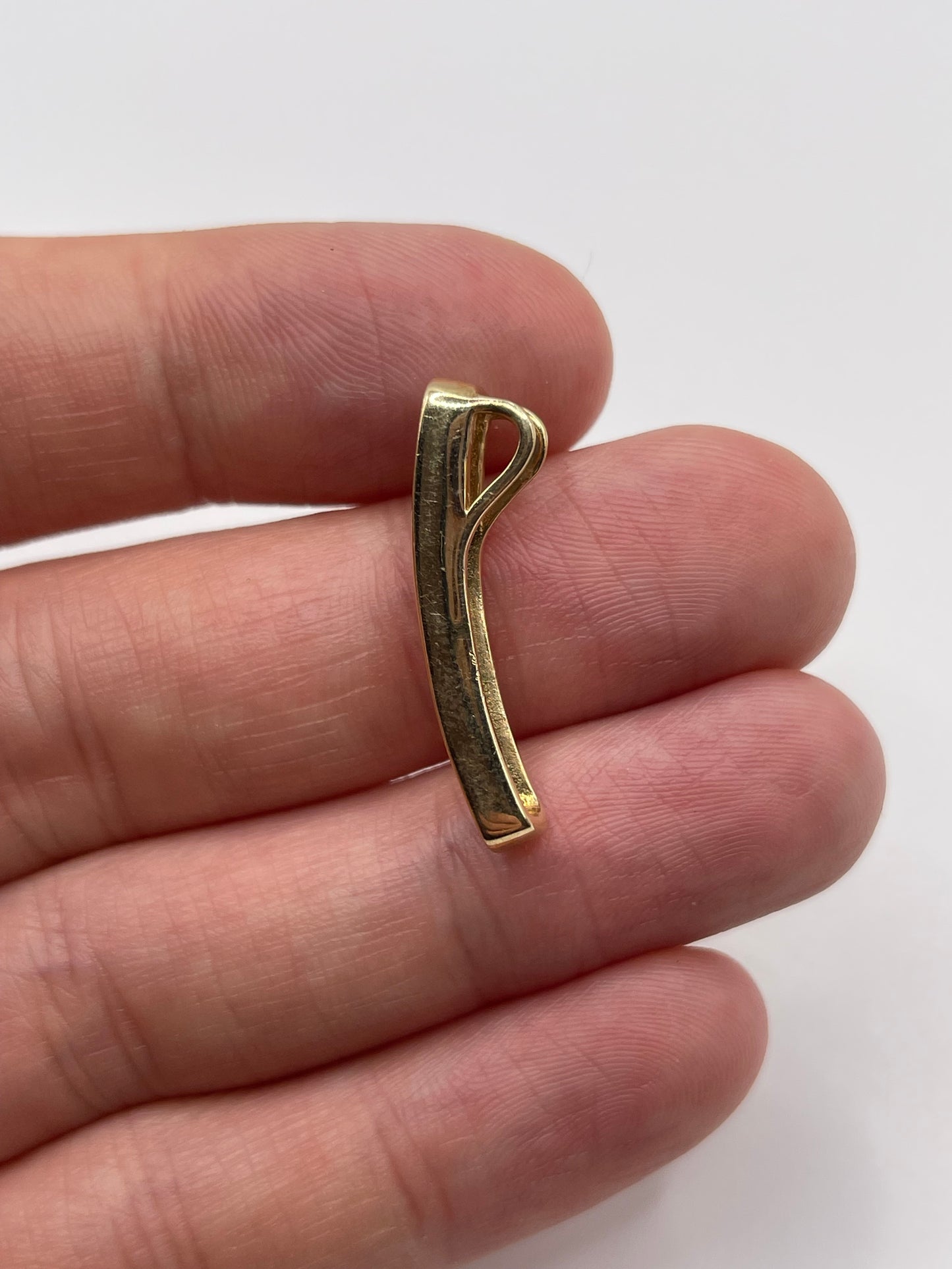 9ct gold quartz and diamond pendant