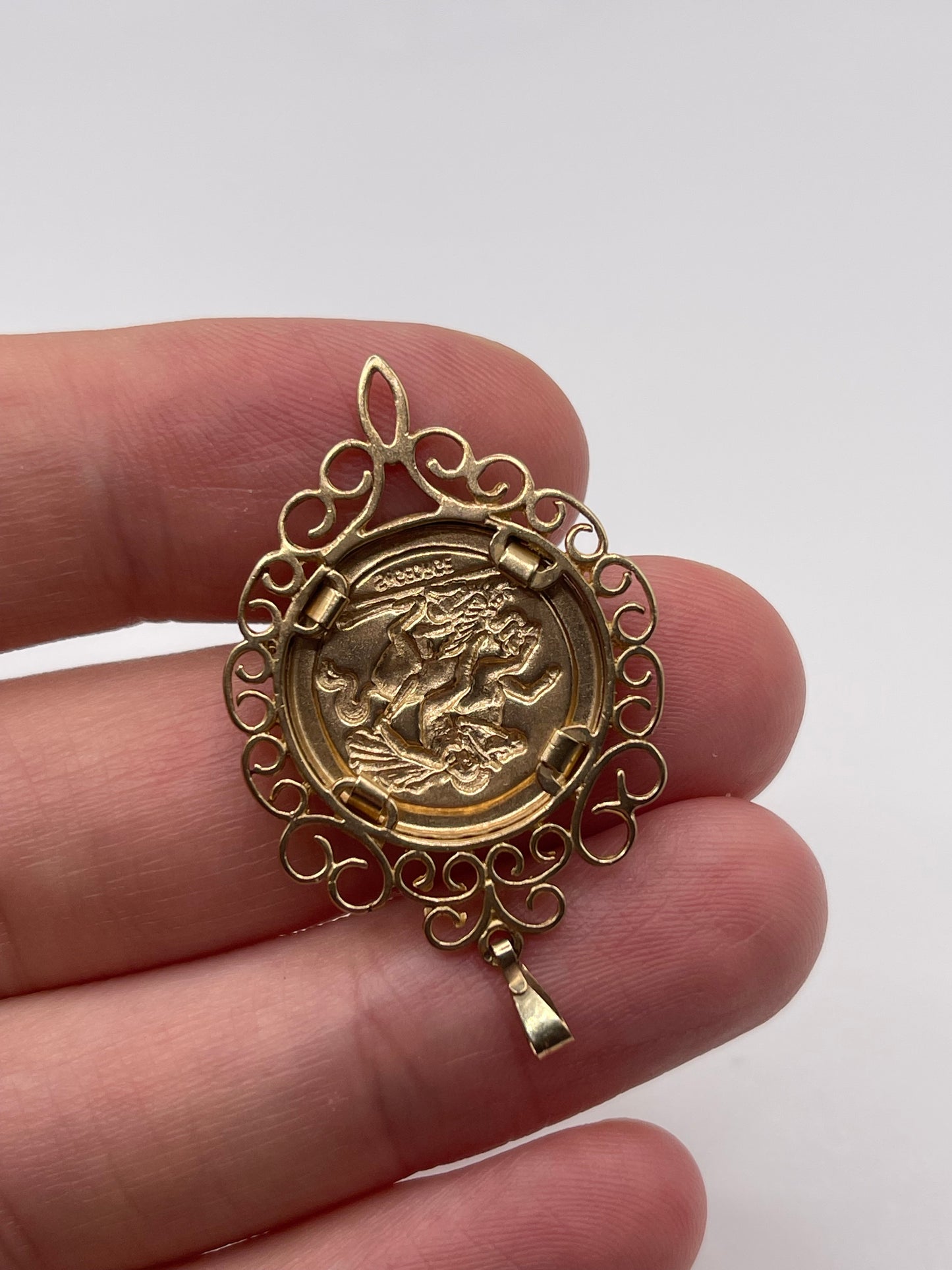 9ct gold St George medallion pendant