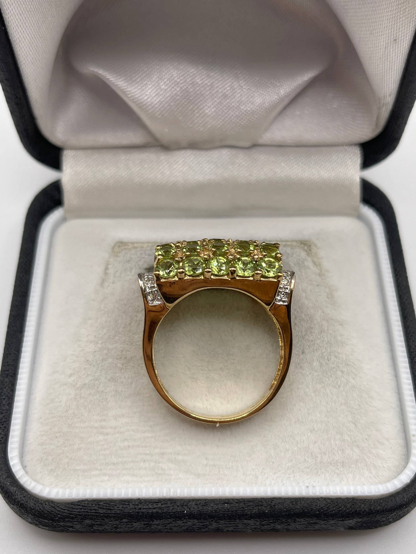 9ct gold peridot and diamond ring