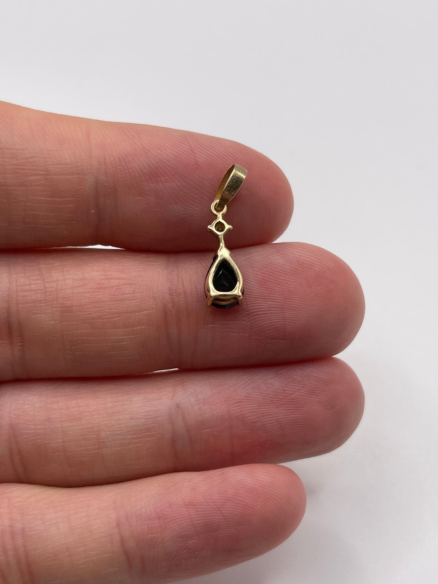 9ct gold sapphire and diamond pendant
