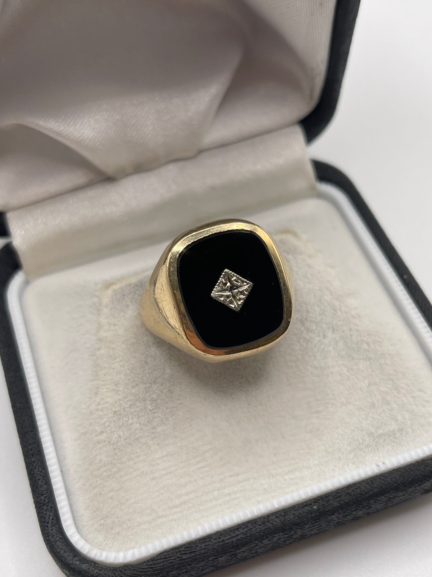 9ct gold onyx and diamond ring