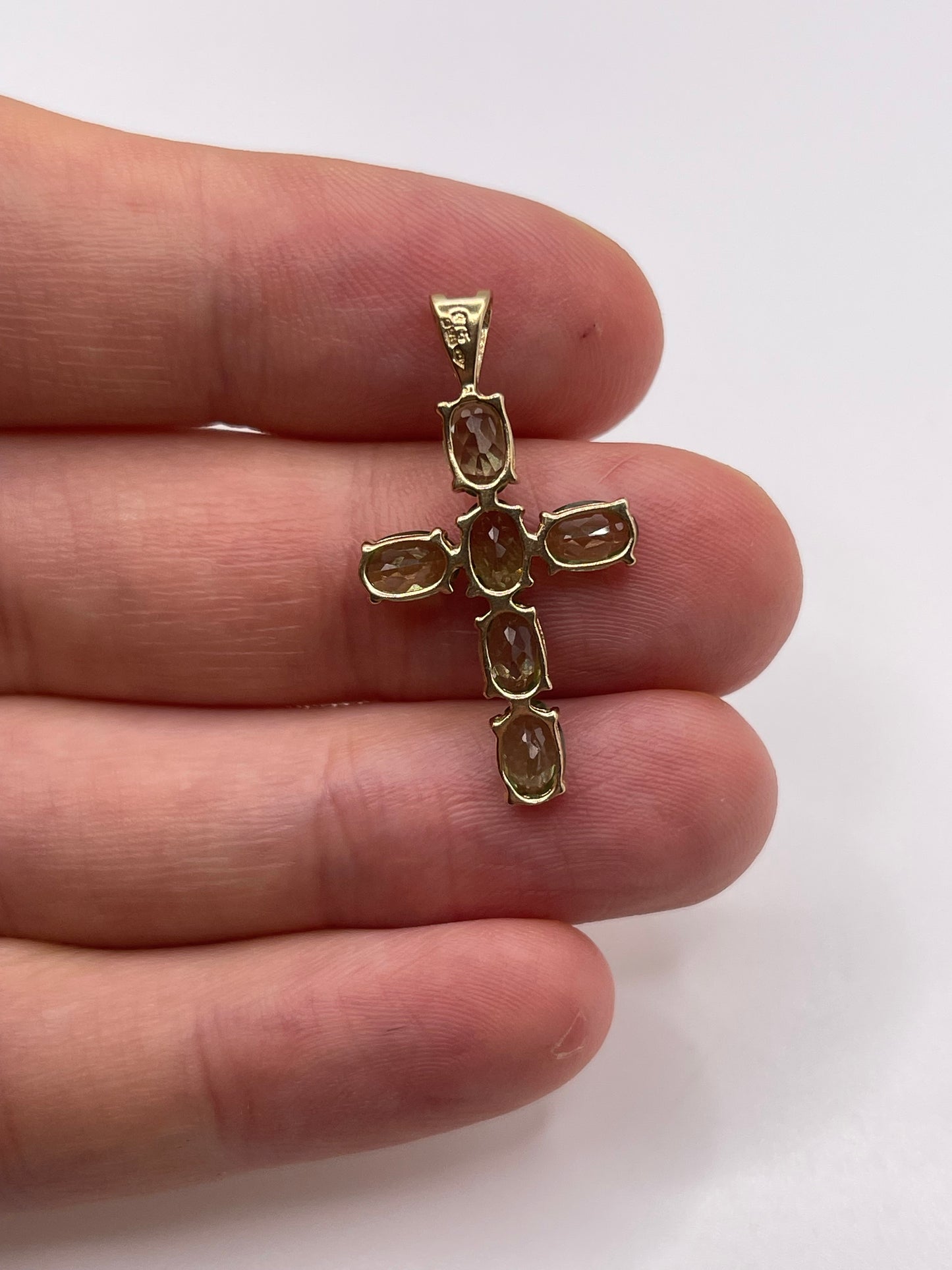 9ct gold quartz cross pendant