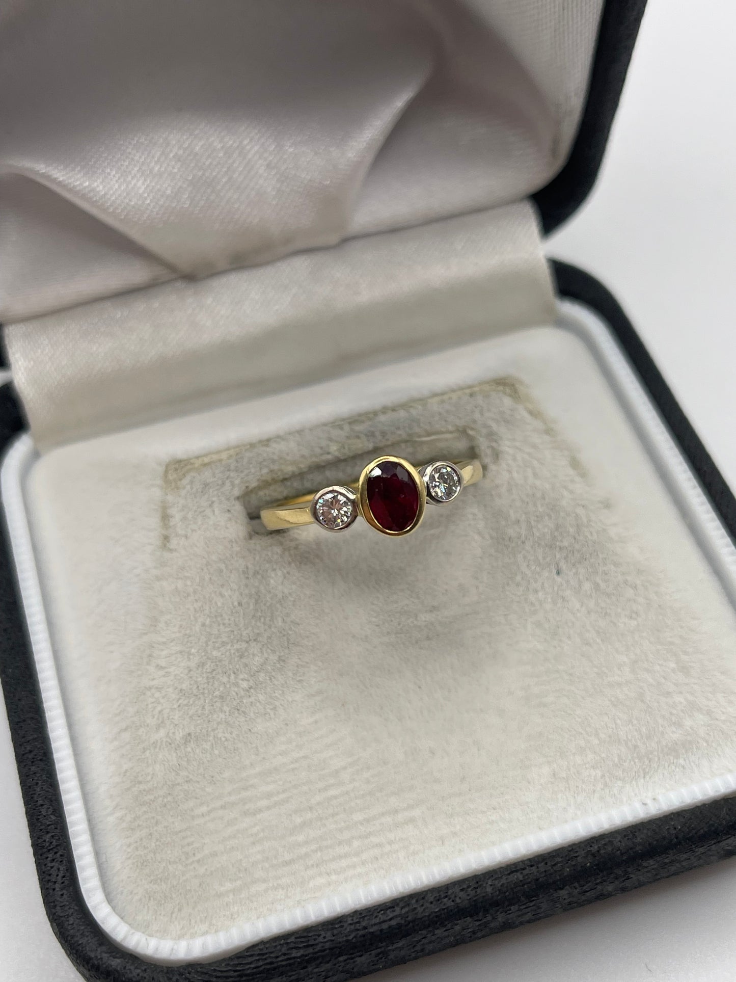 18ct gold ruby and diamond ring