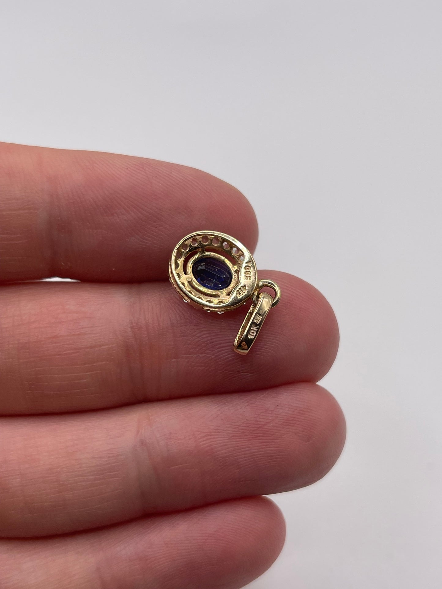 9ct gold kyanite and zircon pendant