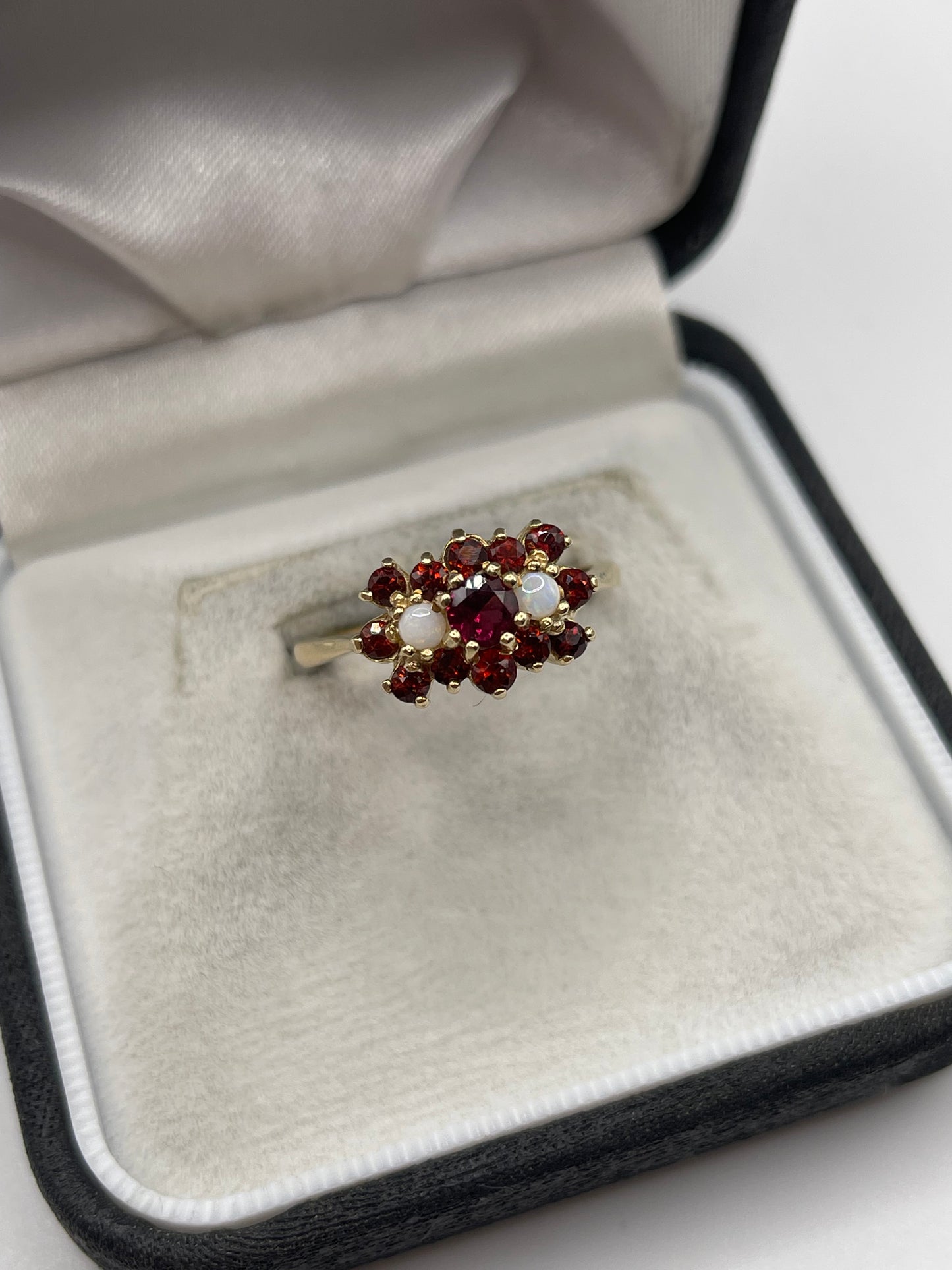 9ct gold garnet and opal ring