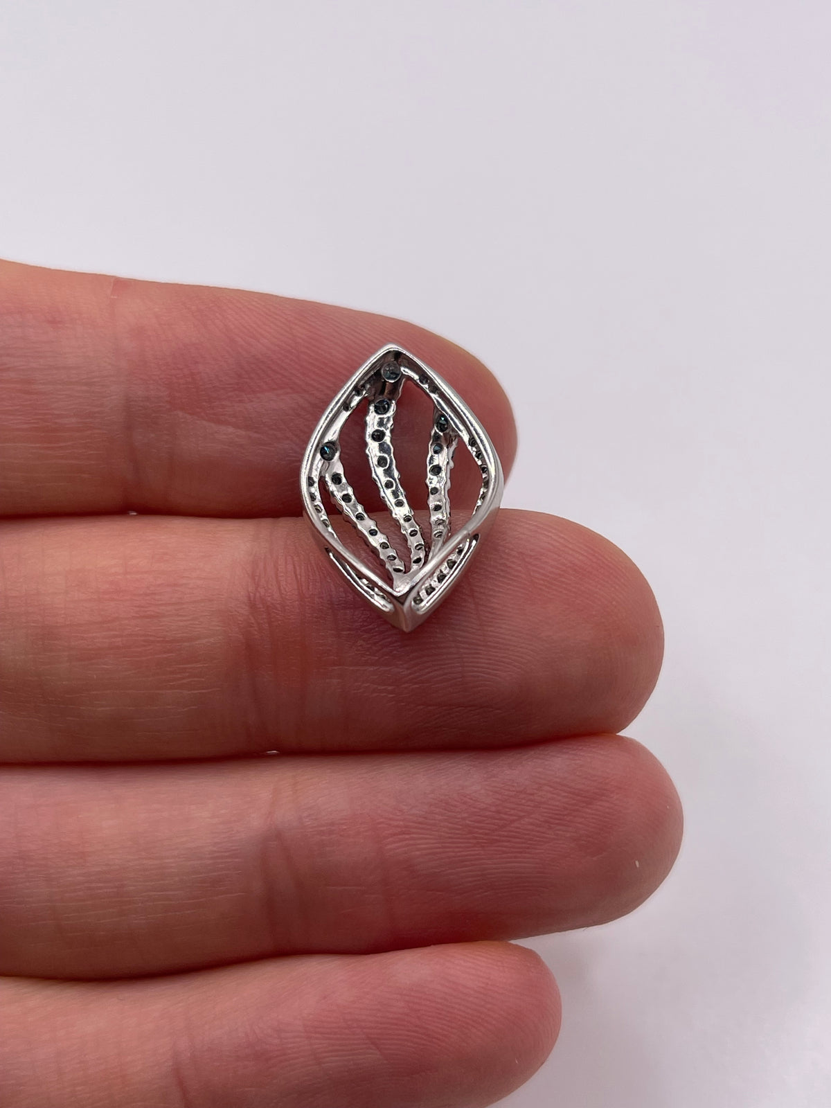 9ct white gold blue diamond cluster pendant