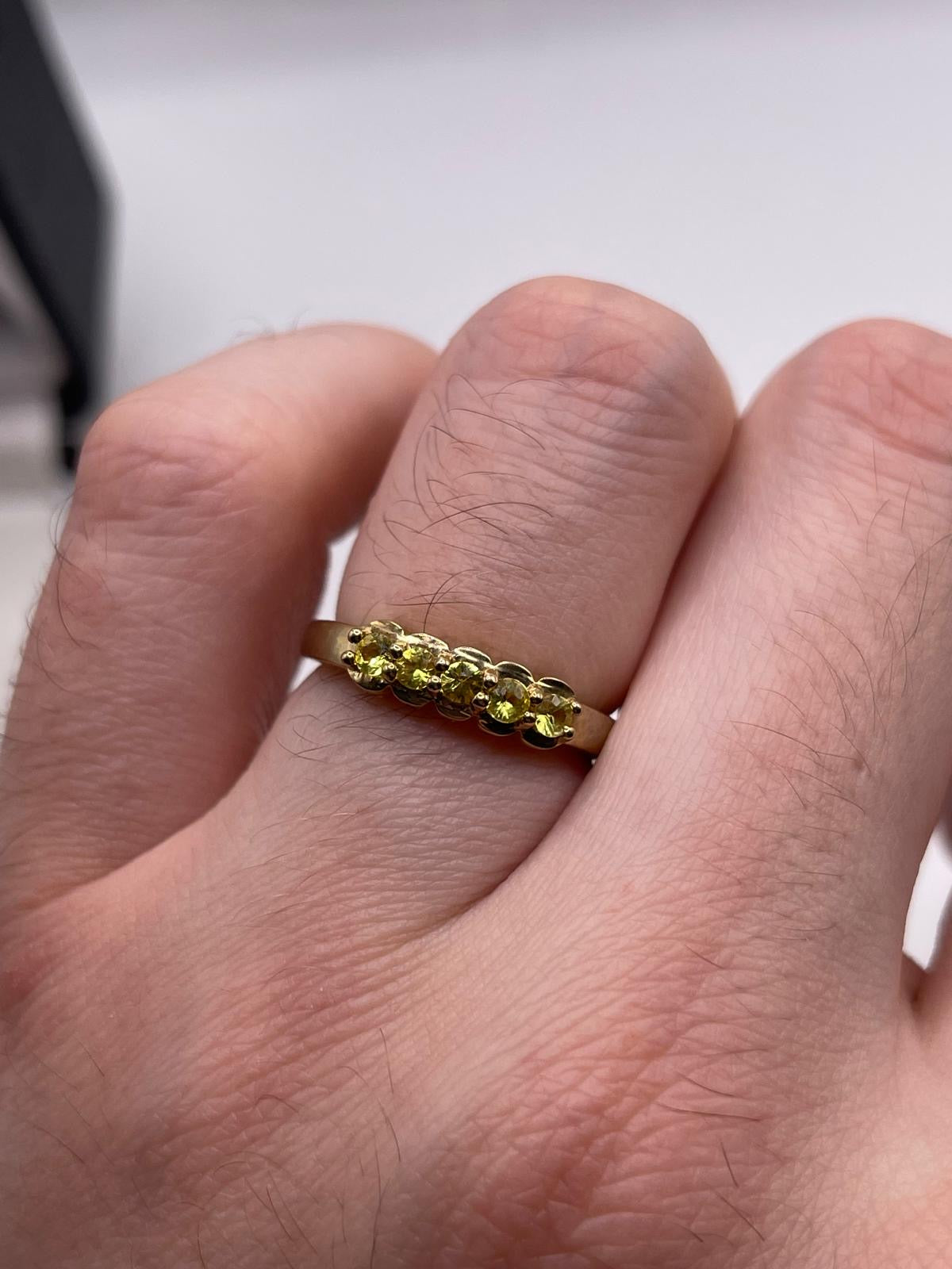 9ct gold quartz ring