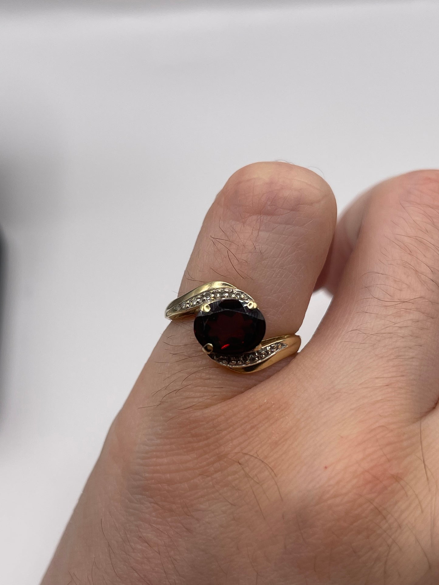 9ct gold garnet and diamond ring