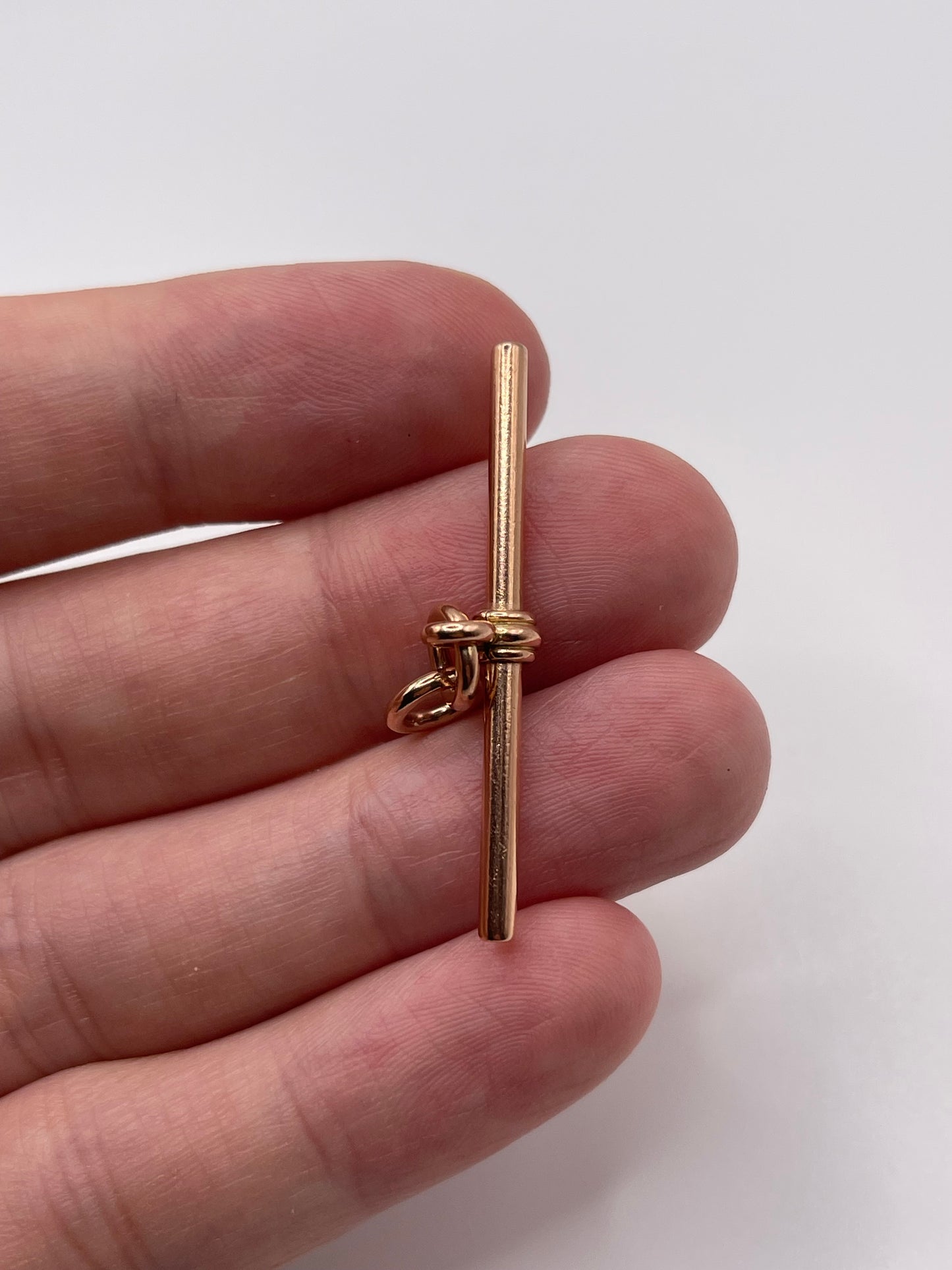 9ct rose gold T bar pendant