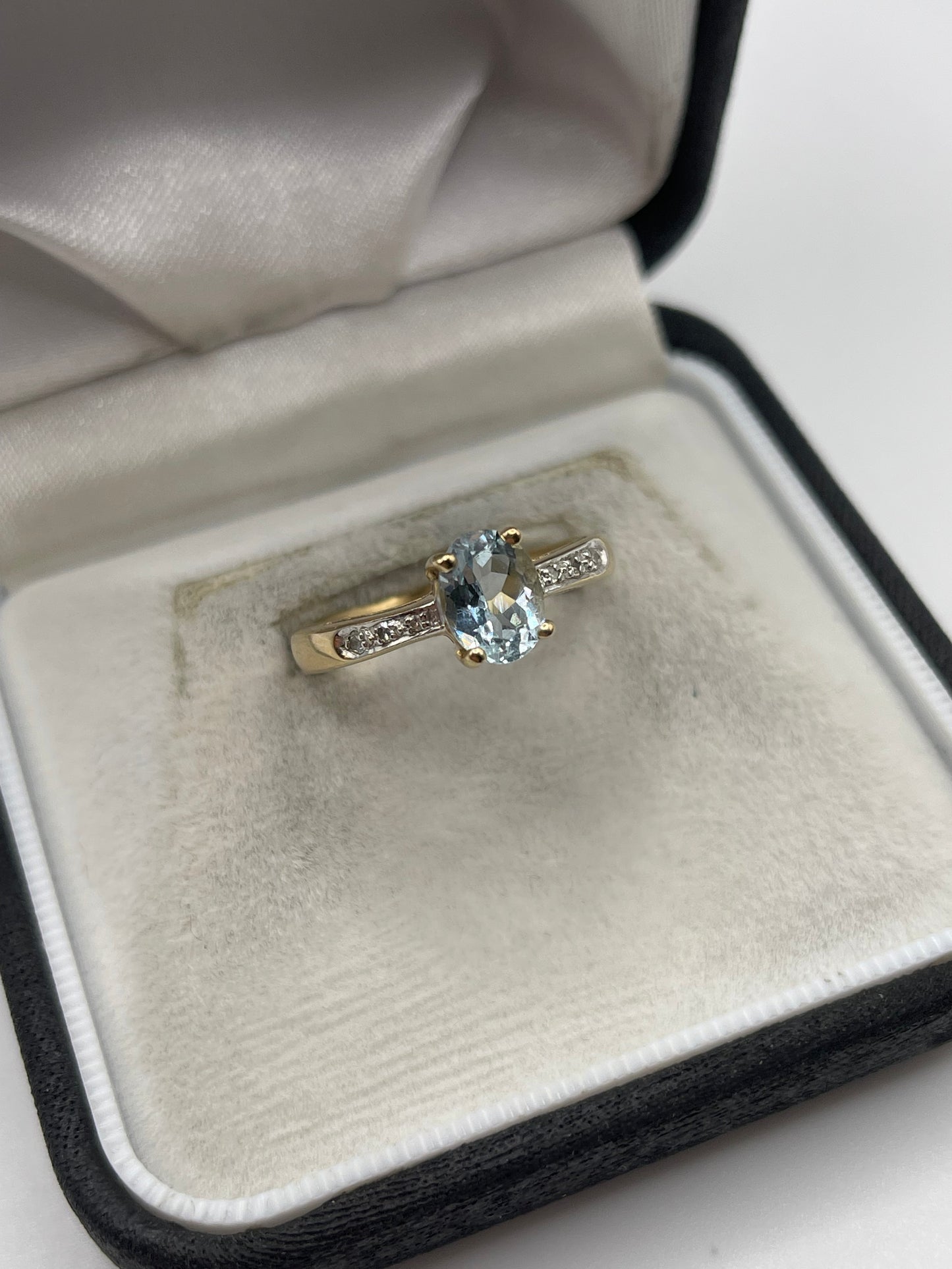 9ct gold aquamarine and diamond ring