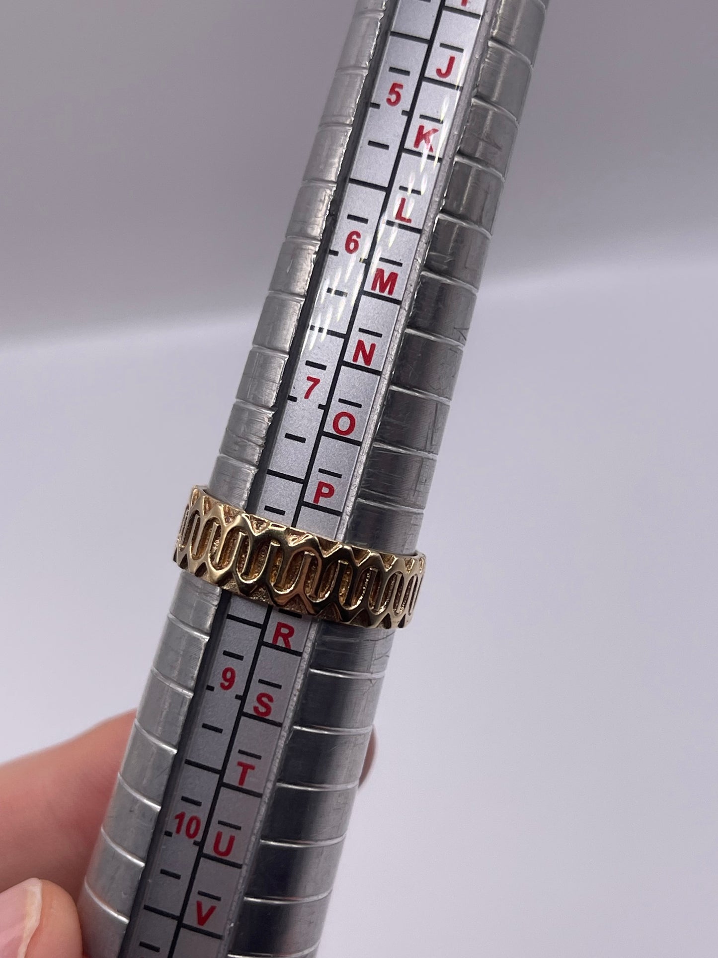 9ct gold patterned band