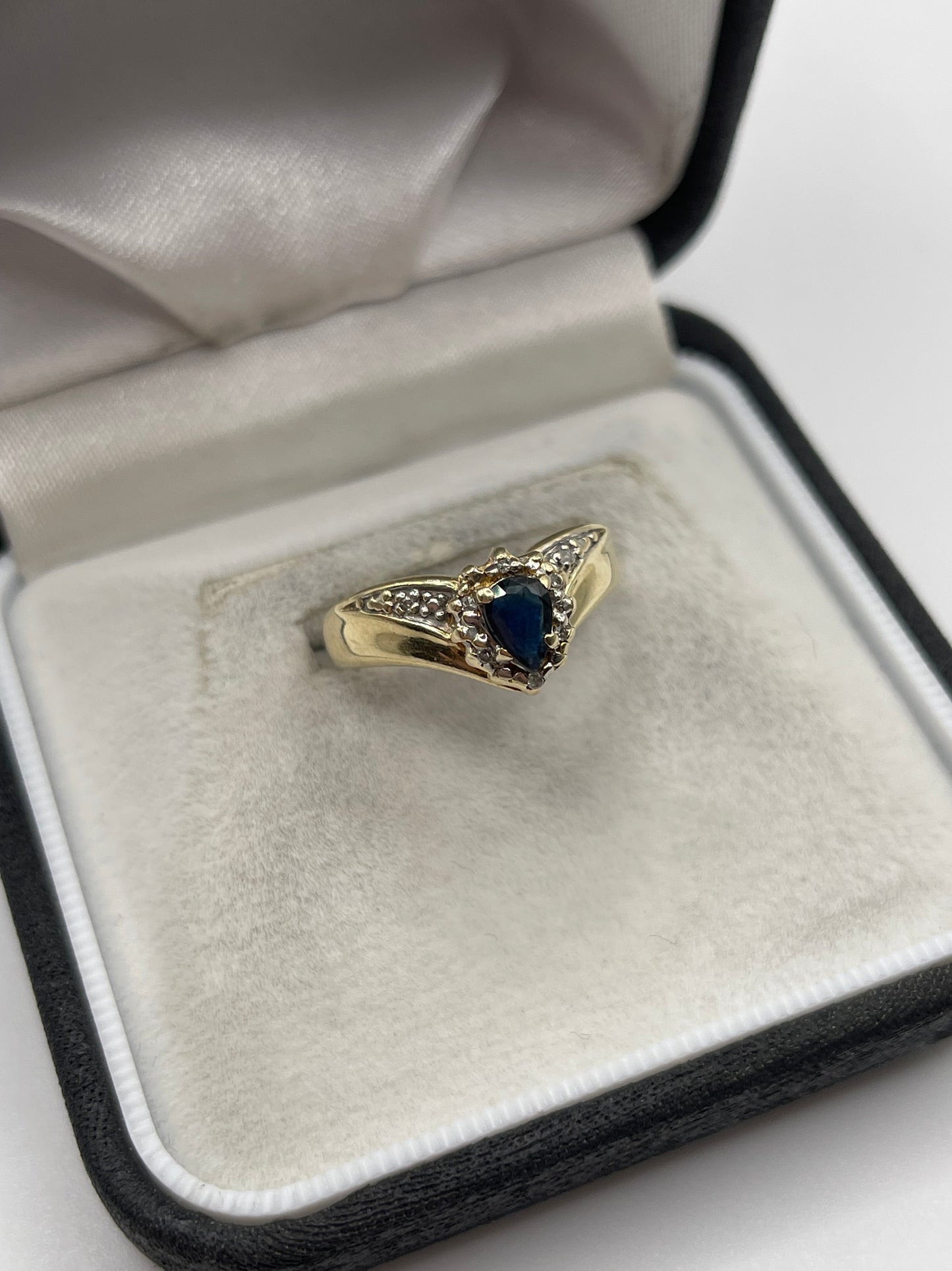 9ct gold sapphire and diamond ring