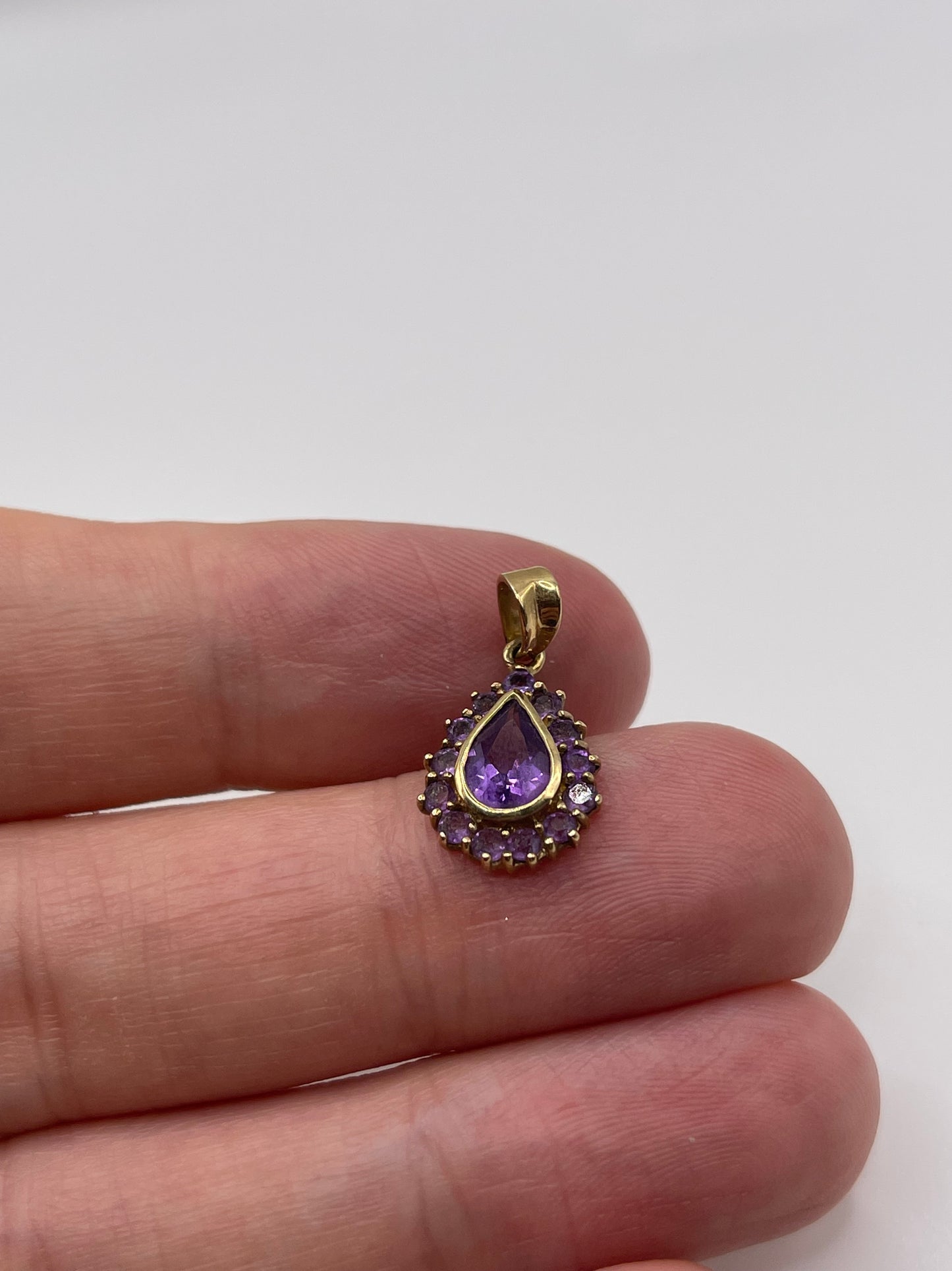9ct gold amethyst pendant