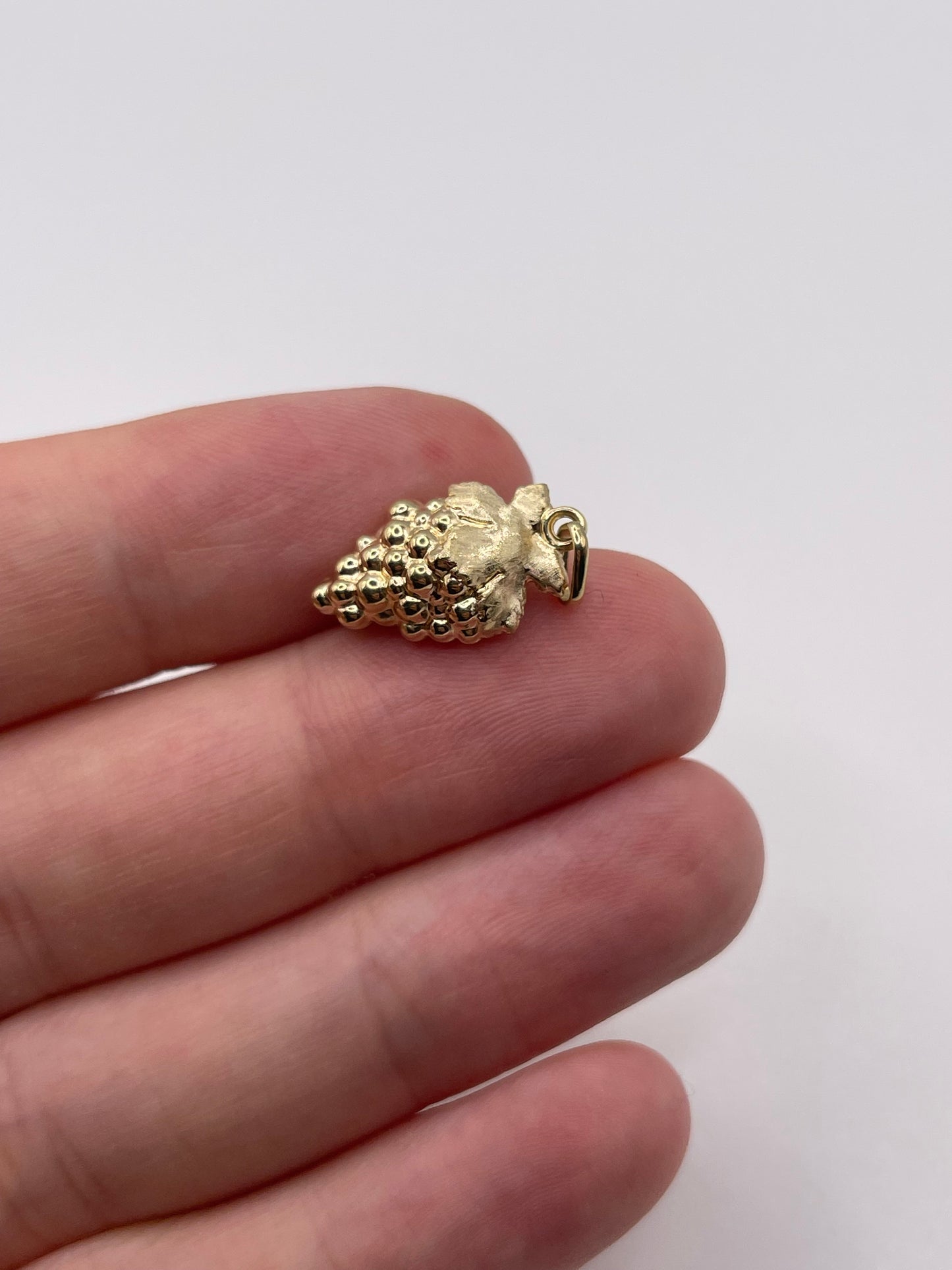 9ct gold grape charm