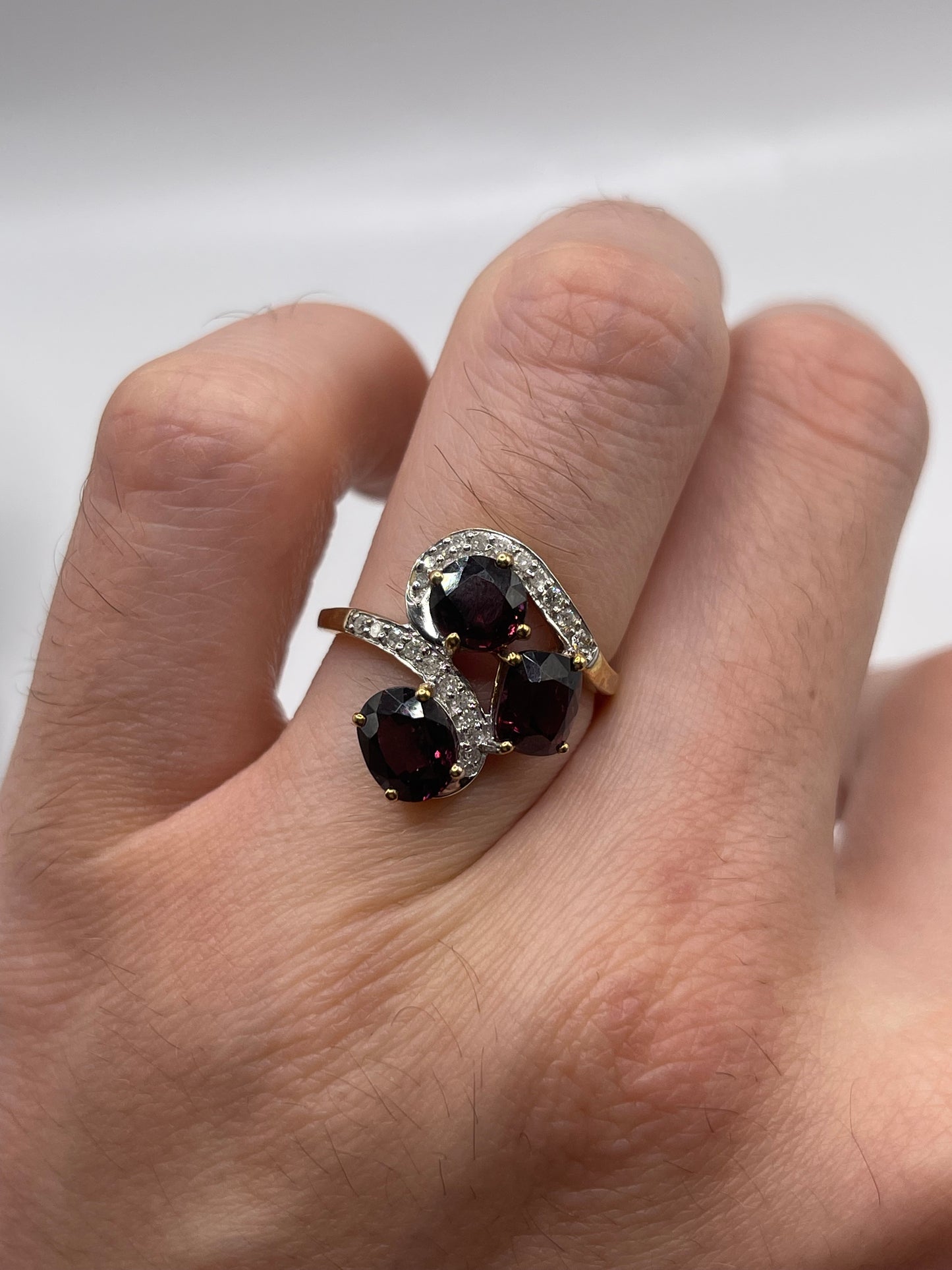 9ct gold spinel and diamond ring