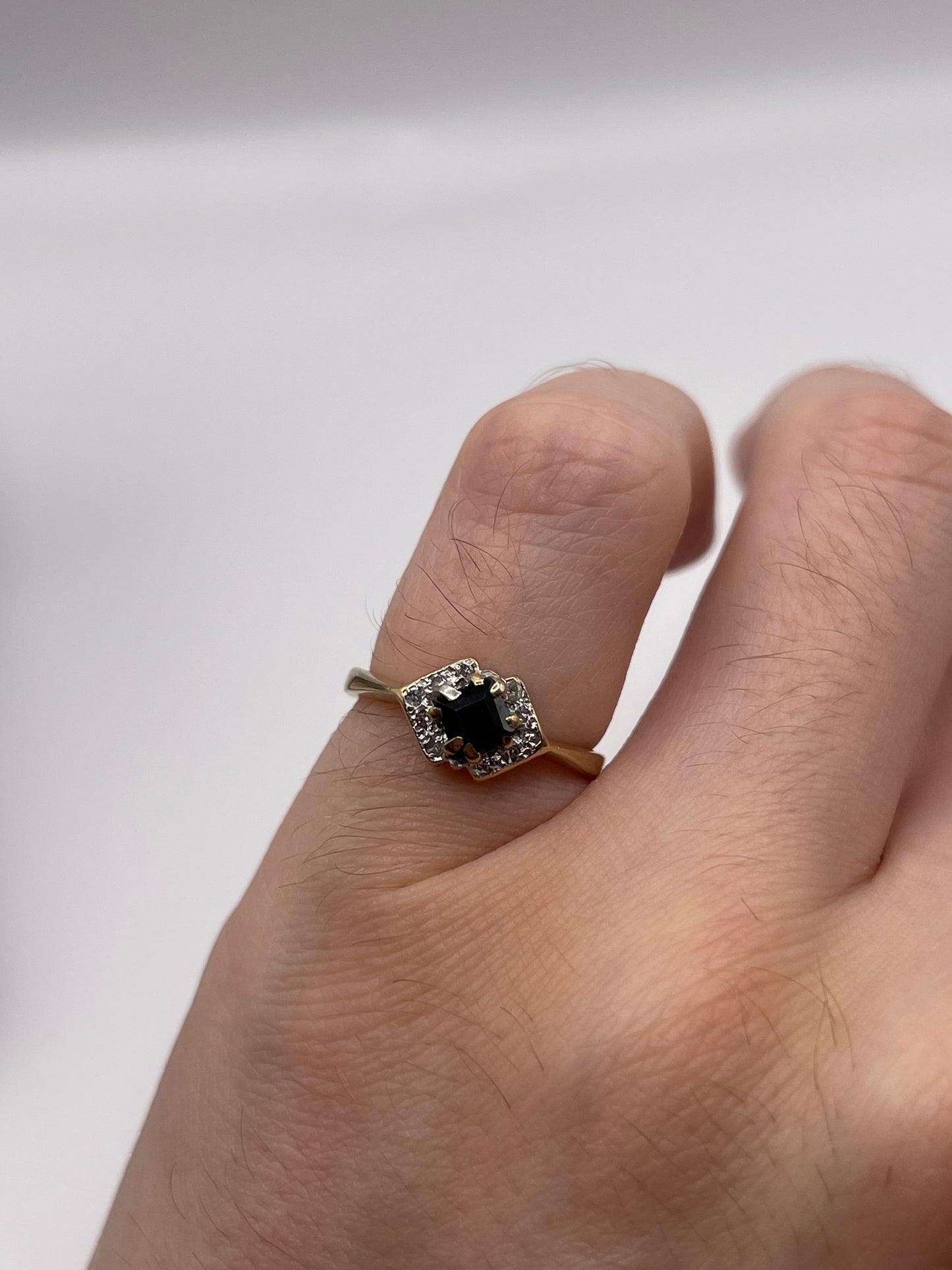 9ct gold sapphire and diamond ring