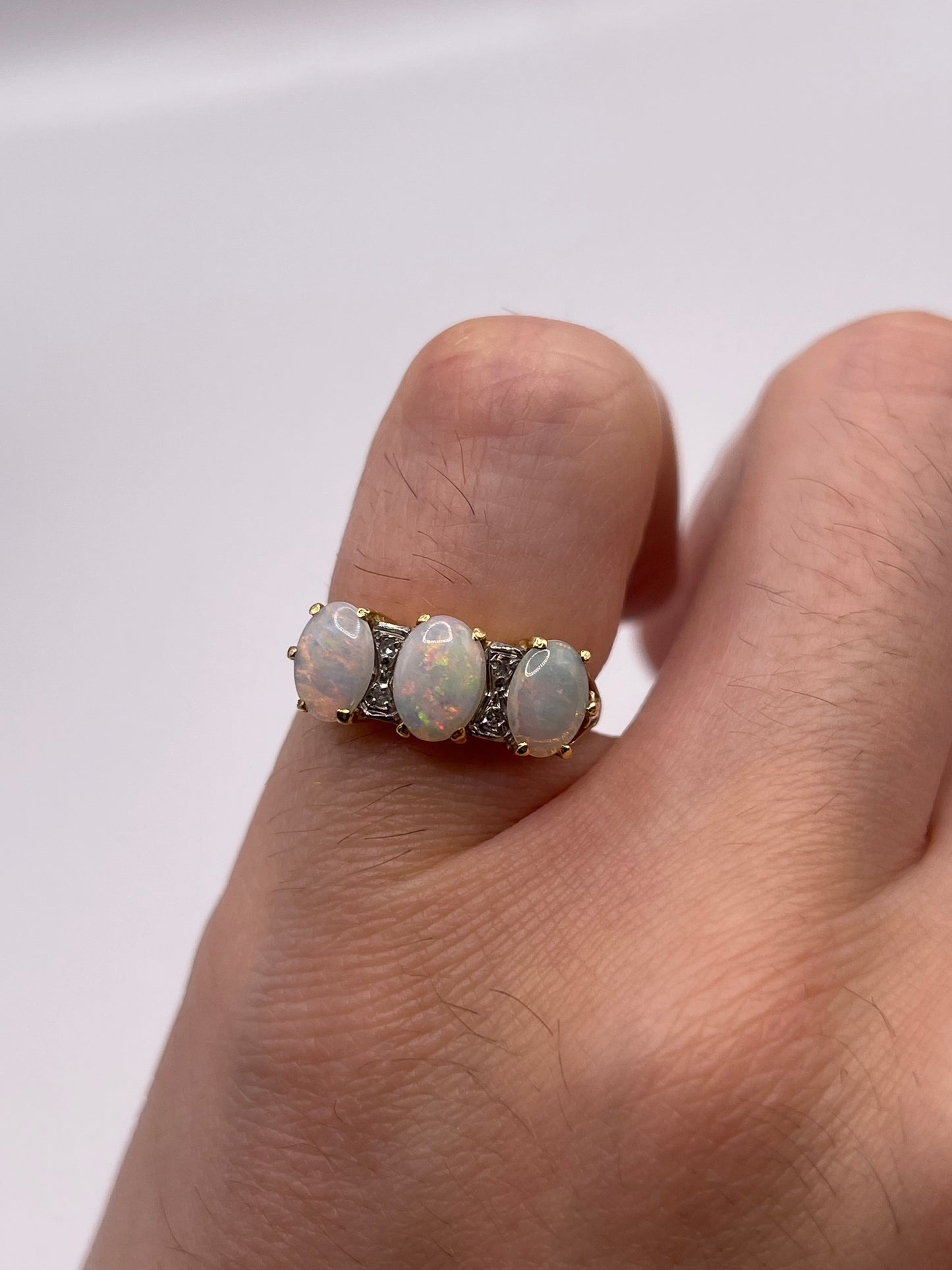 18ct gold opal and diamond ring