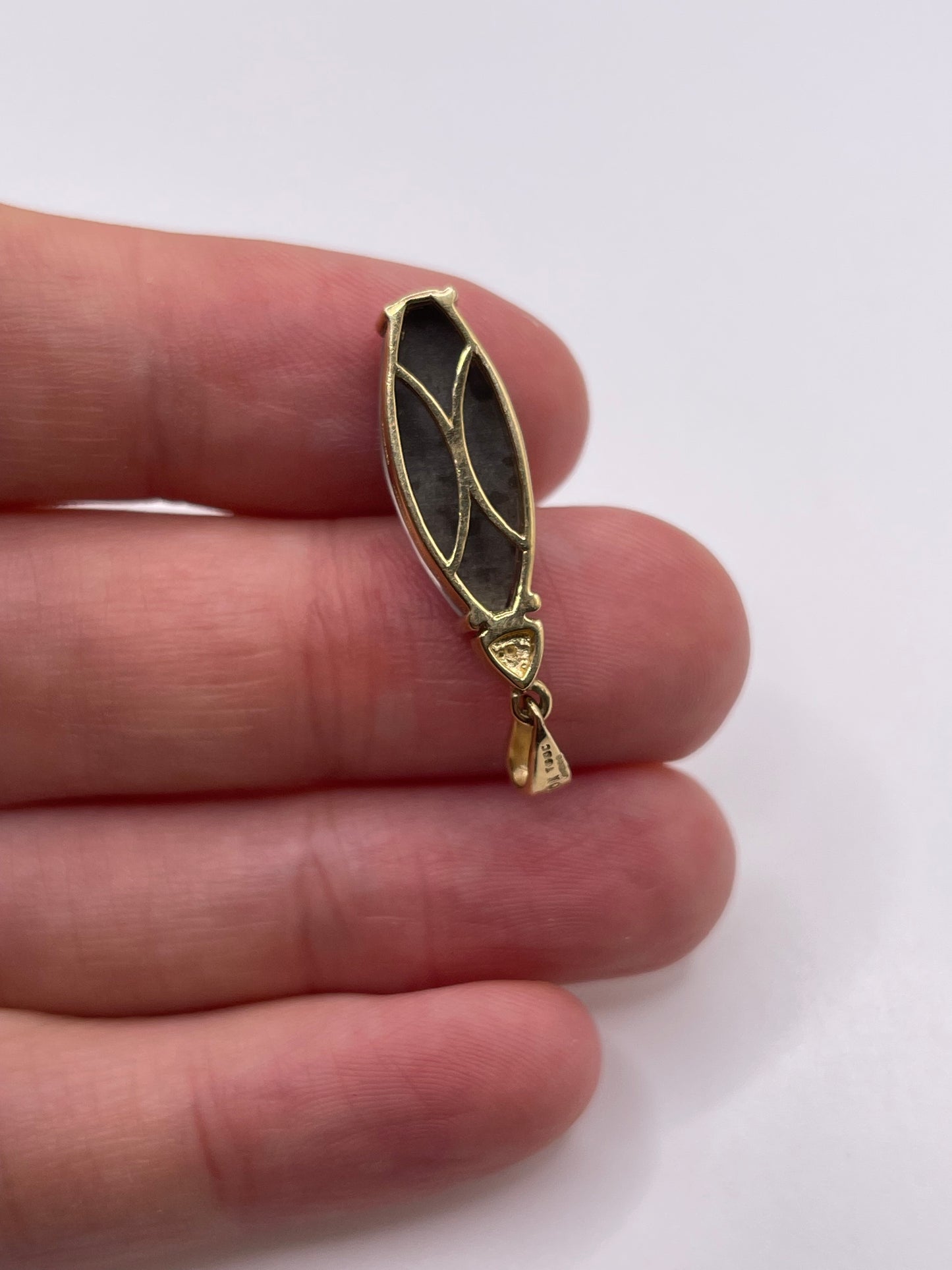 9ct gold Ammolite and zircon pendant