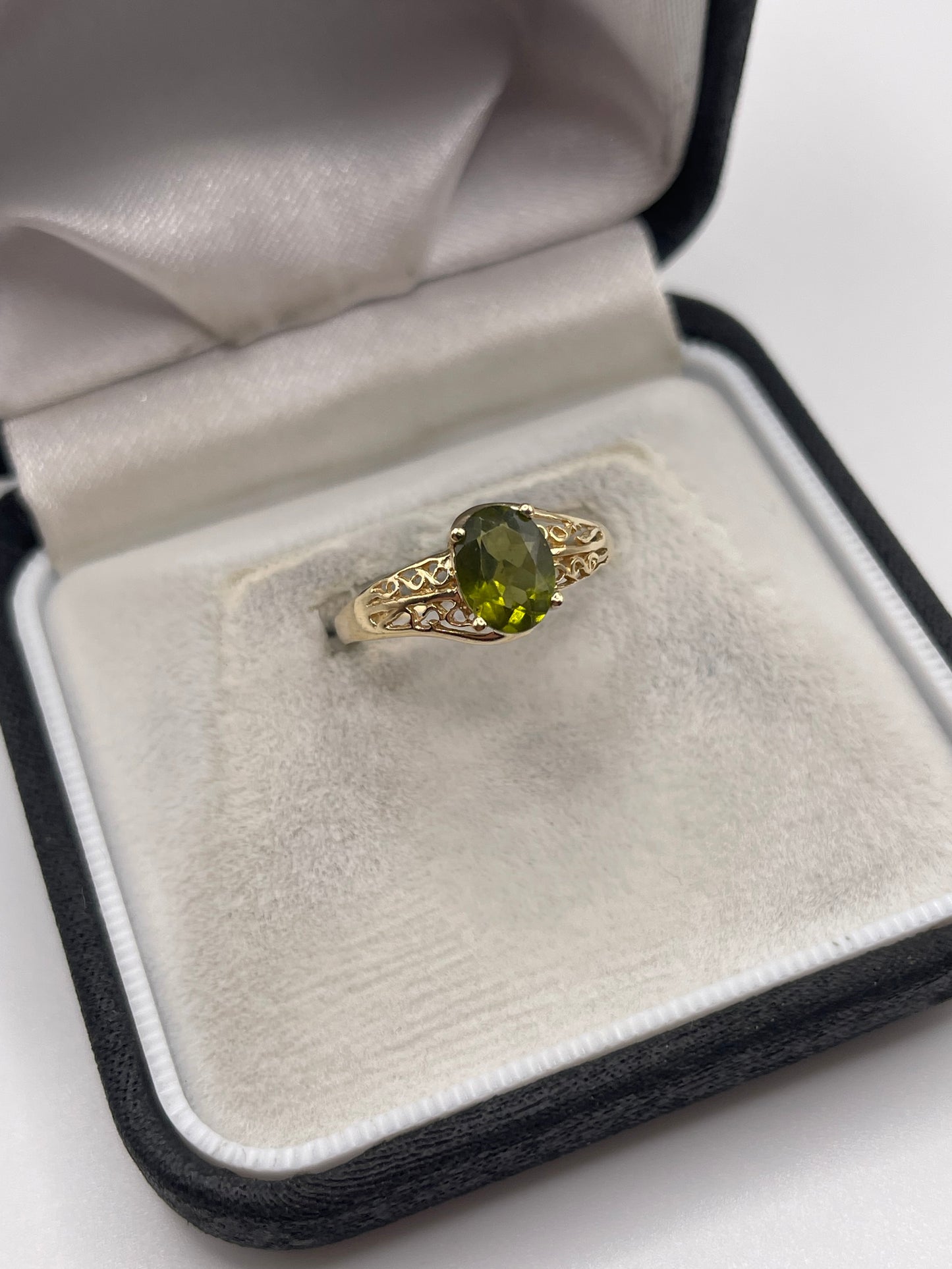 9ct gold quartz ring