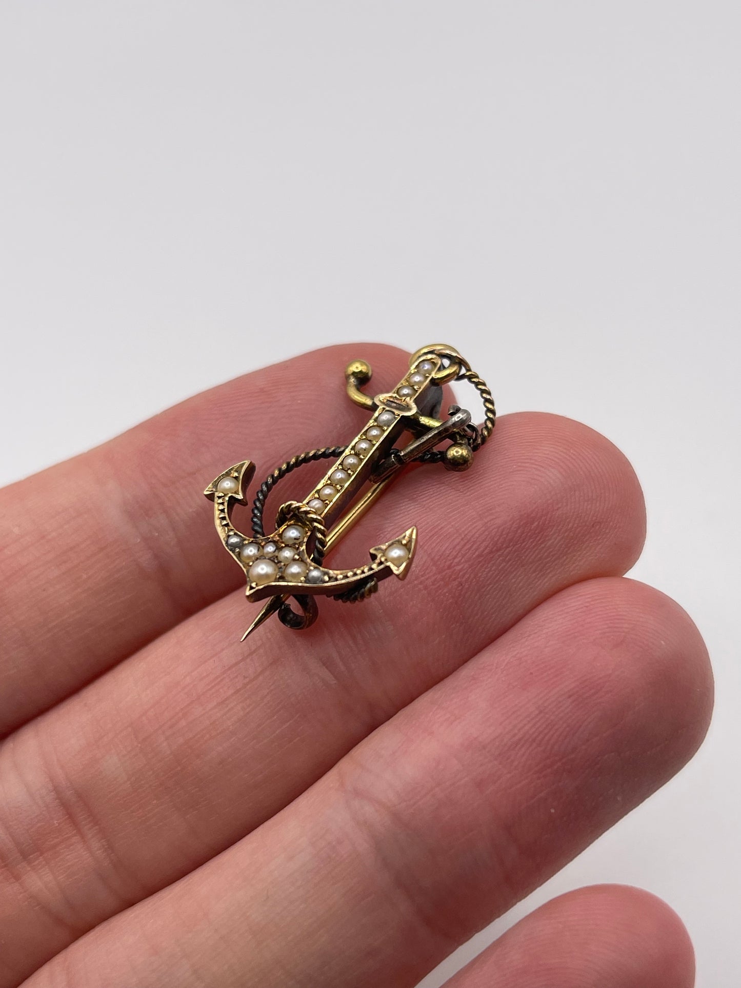 Antique 15ct gold pearl anchor brooch