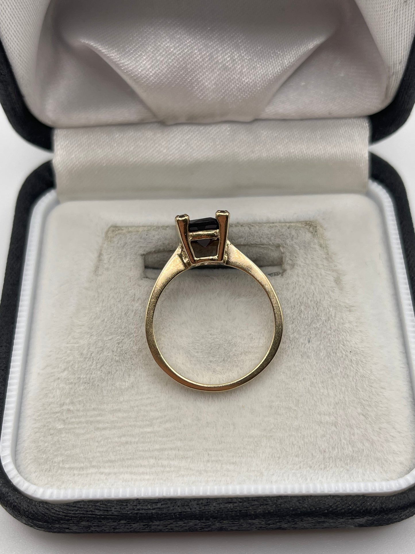 9ct gold garnet and diamond ring
