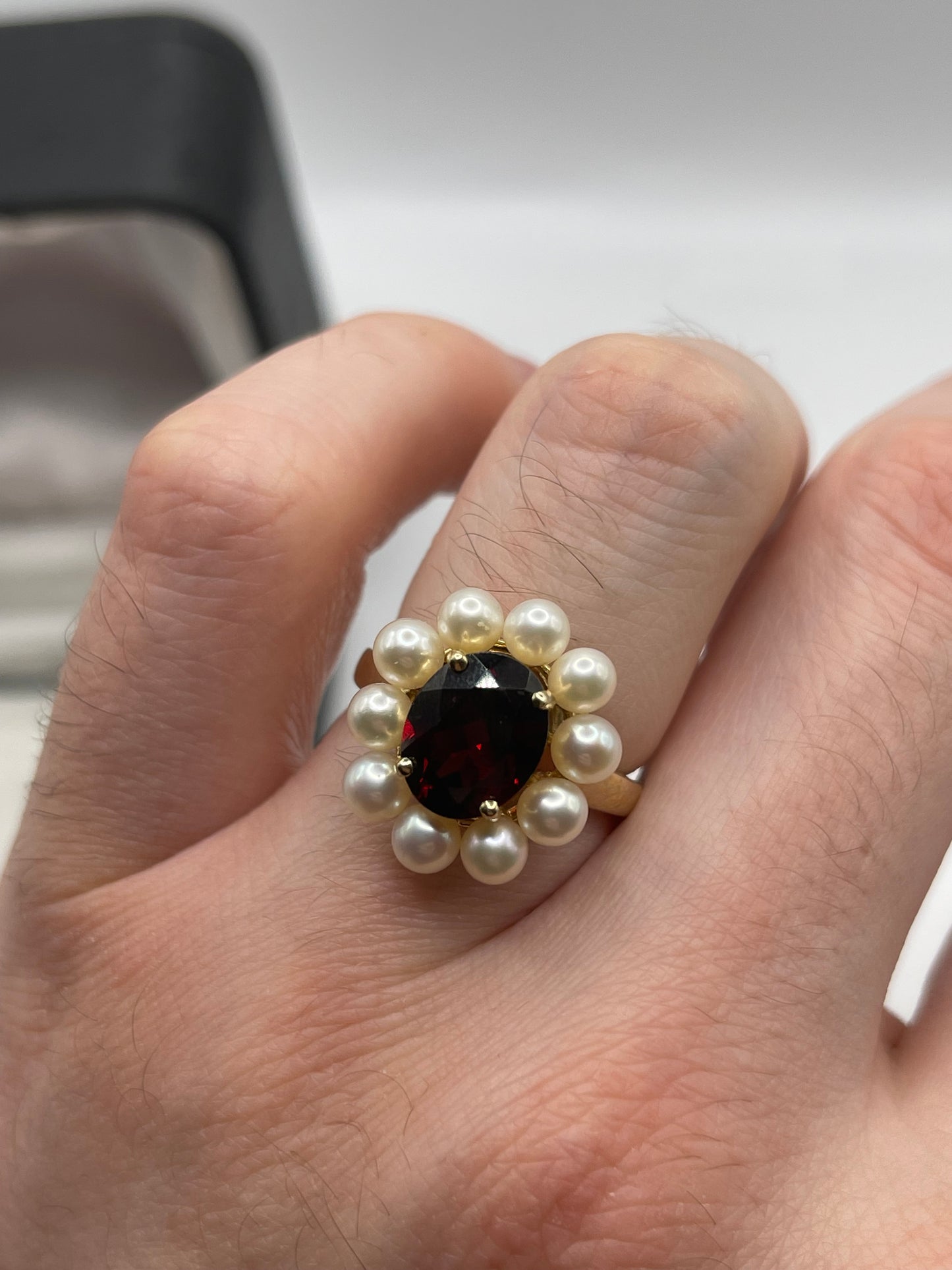 9ct gold garnet and pearl ring