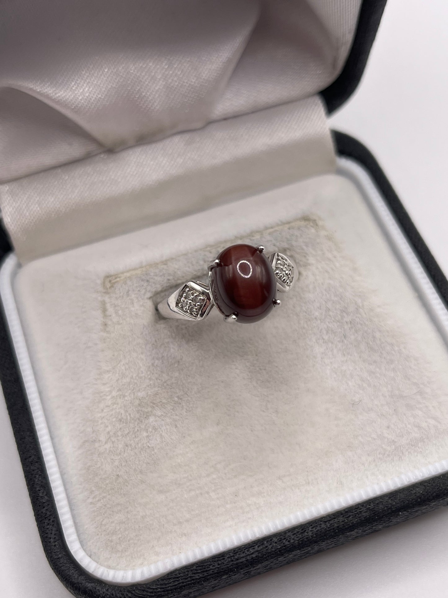 9ct white gold cats eye and diamond ring