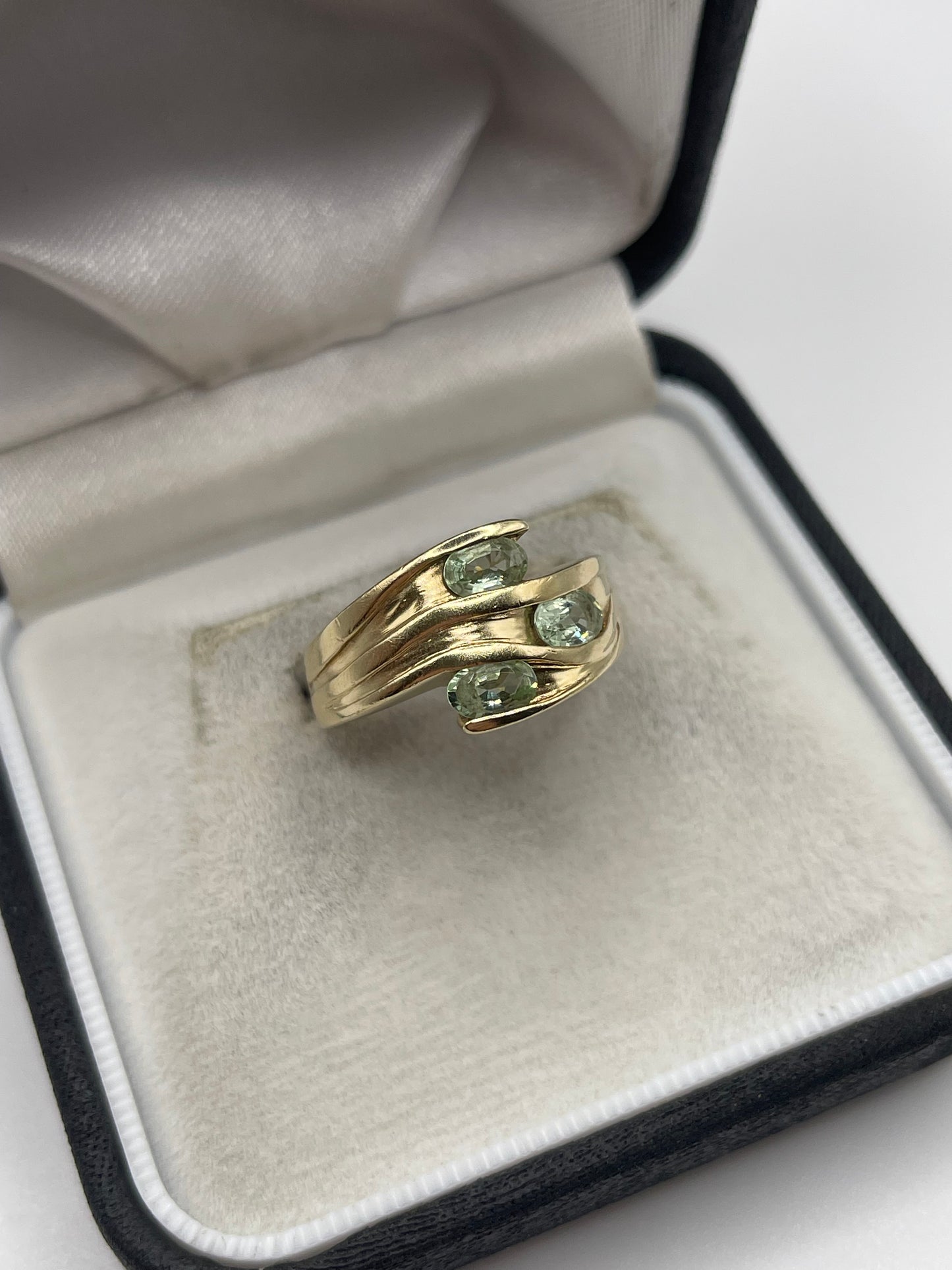 9ct gold quartz ring