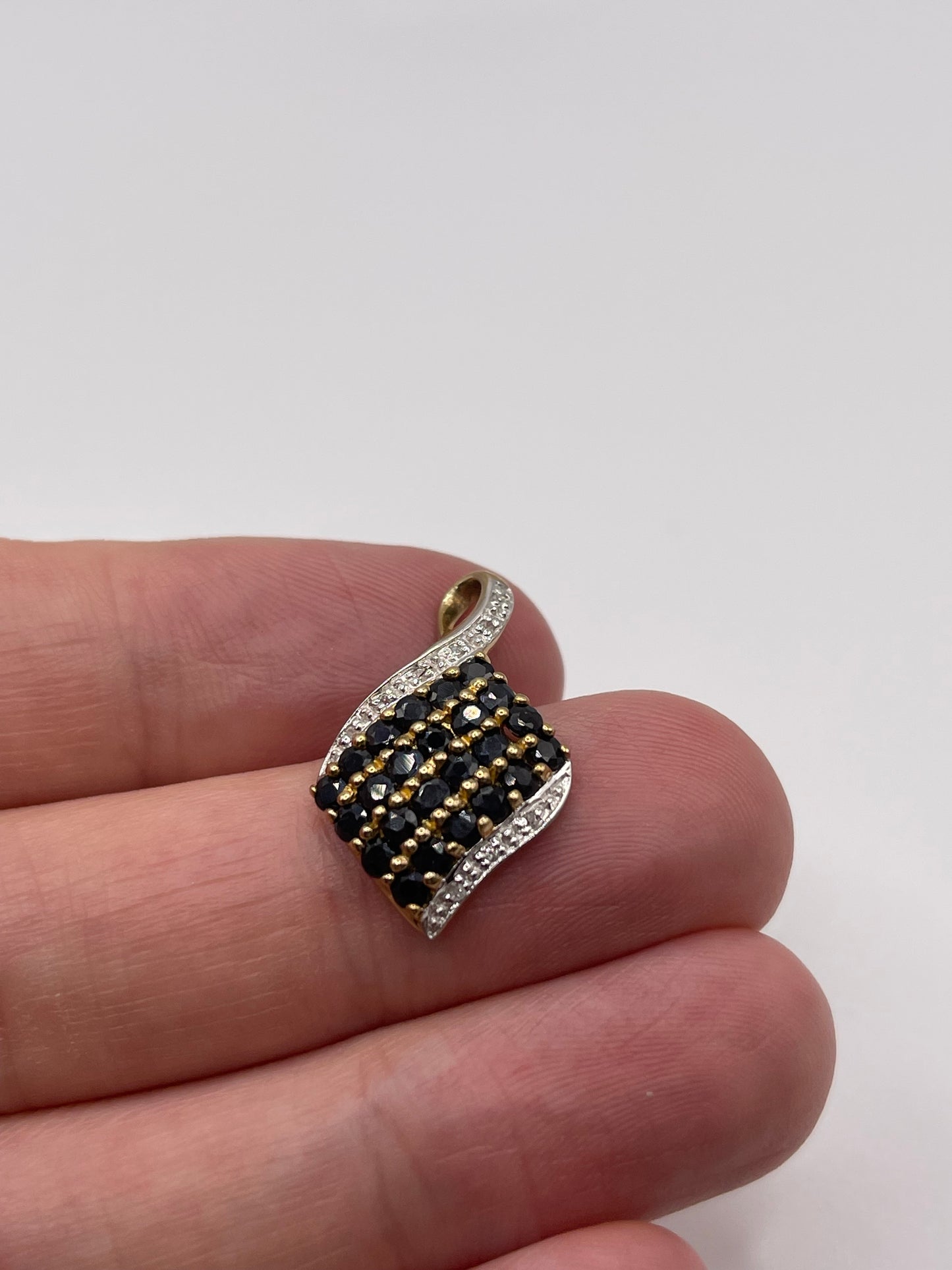 9ct gold sapphire and diamond pendant