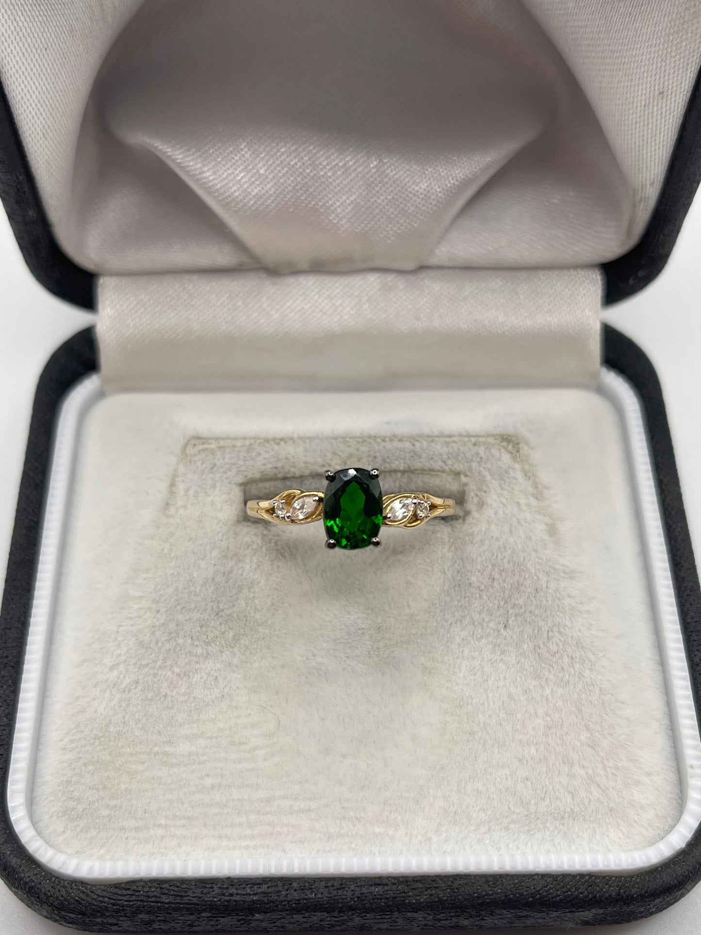 9ct gold diopside and zircon ring