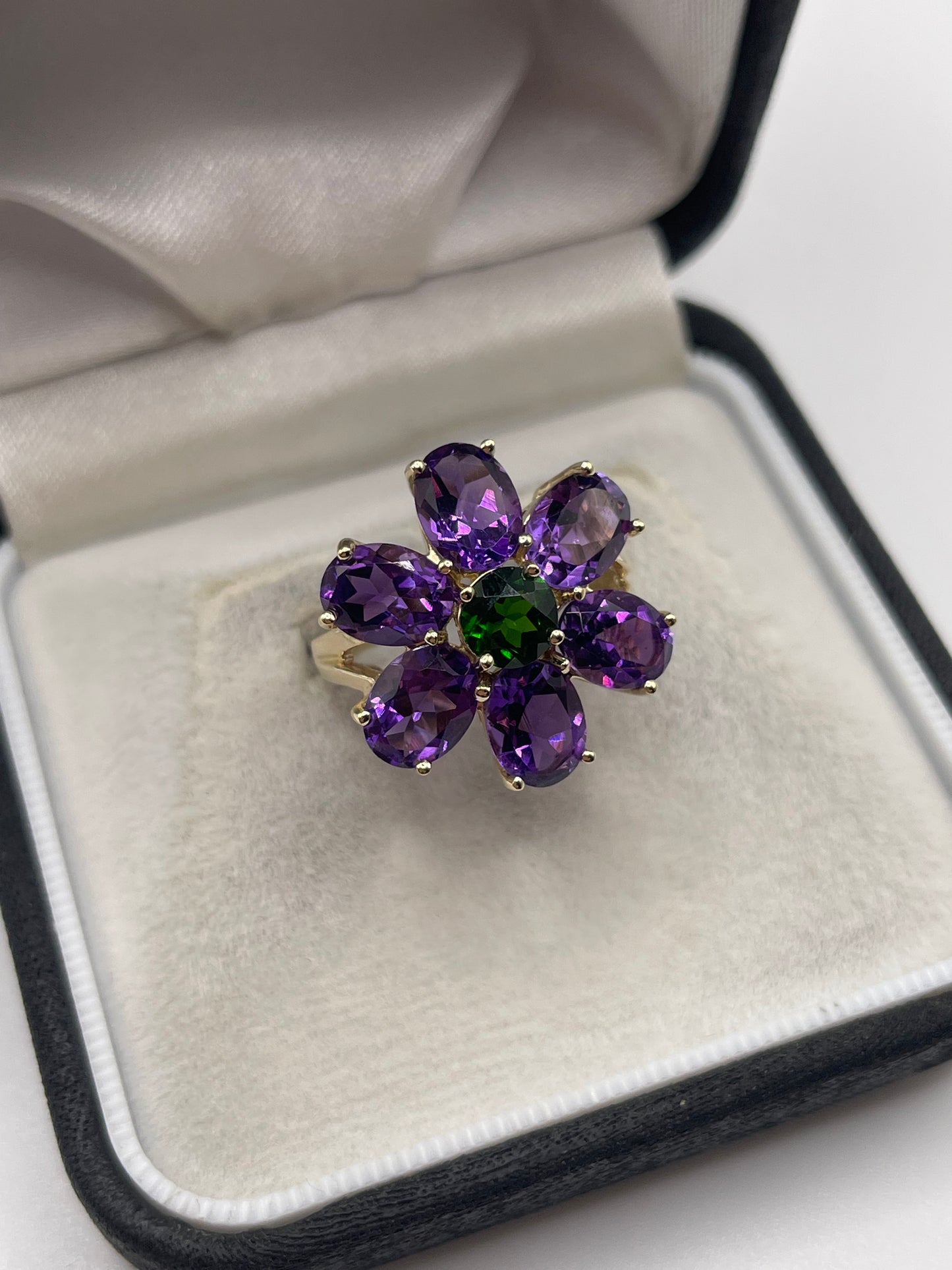 9ct gold diopside and amethyst ring